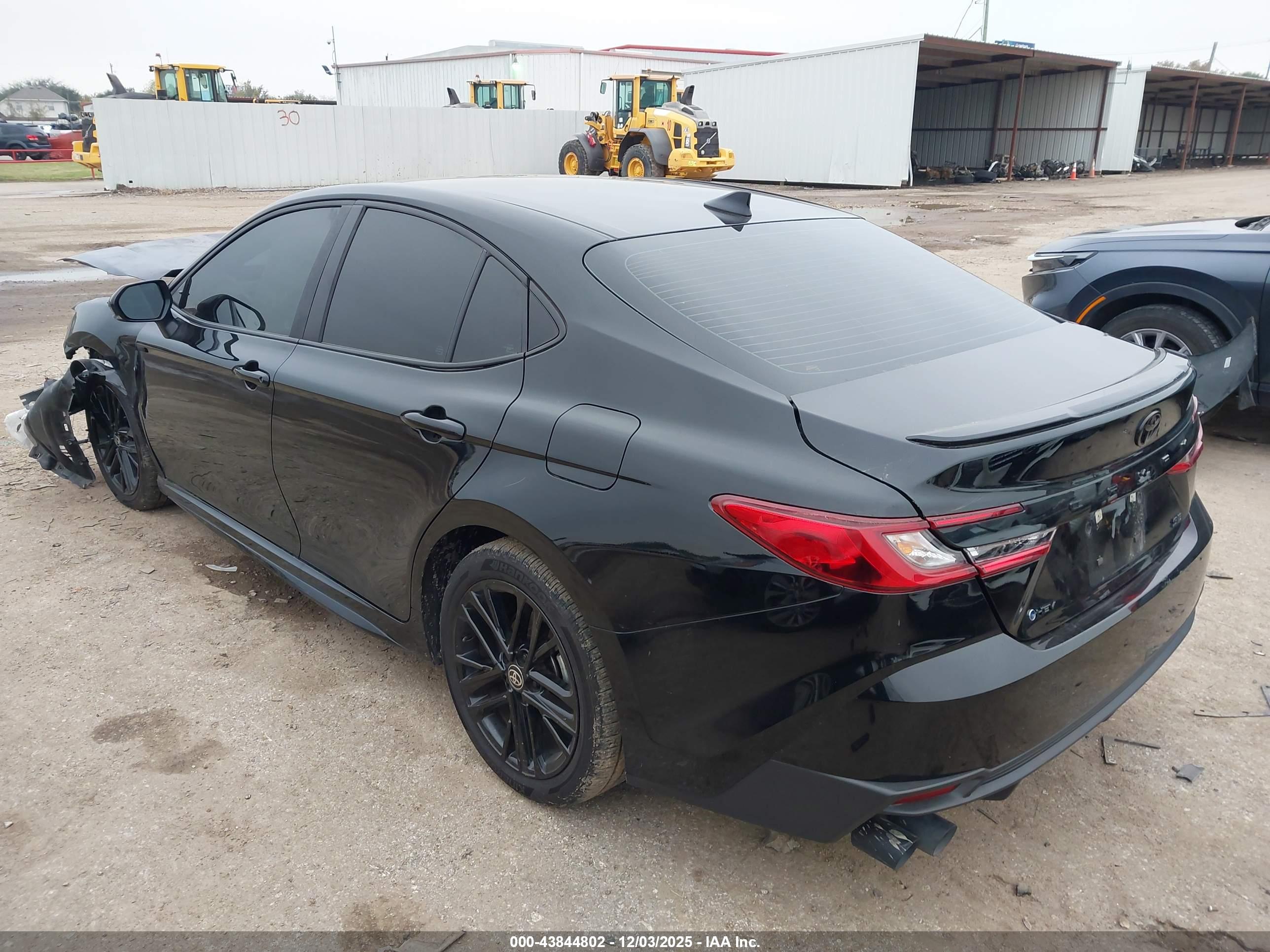 TOYOTA CAMRY image 3