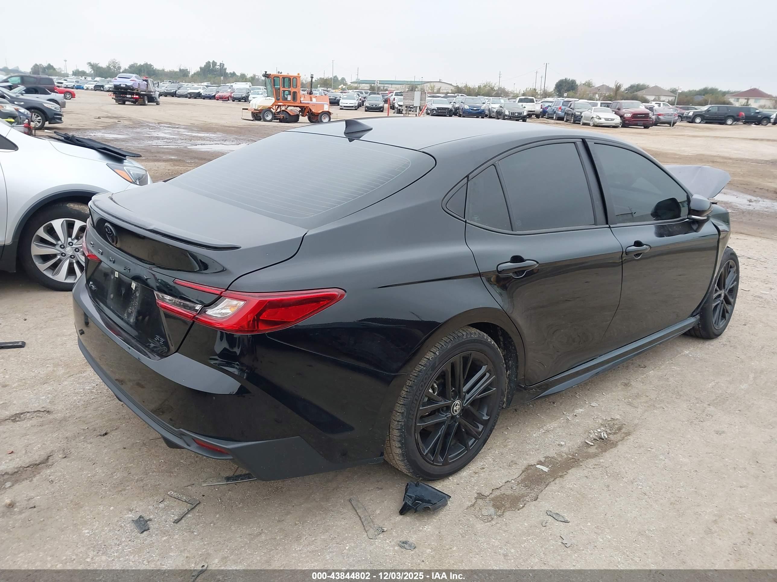 TOYOTA CAMRY image 4