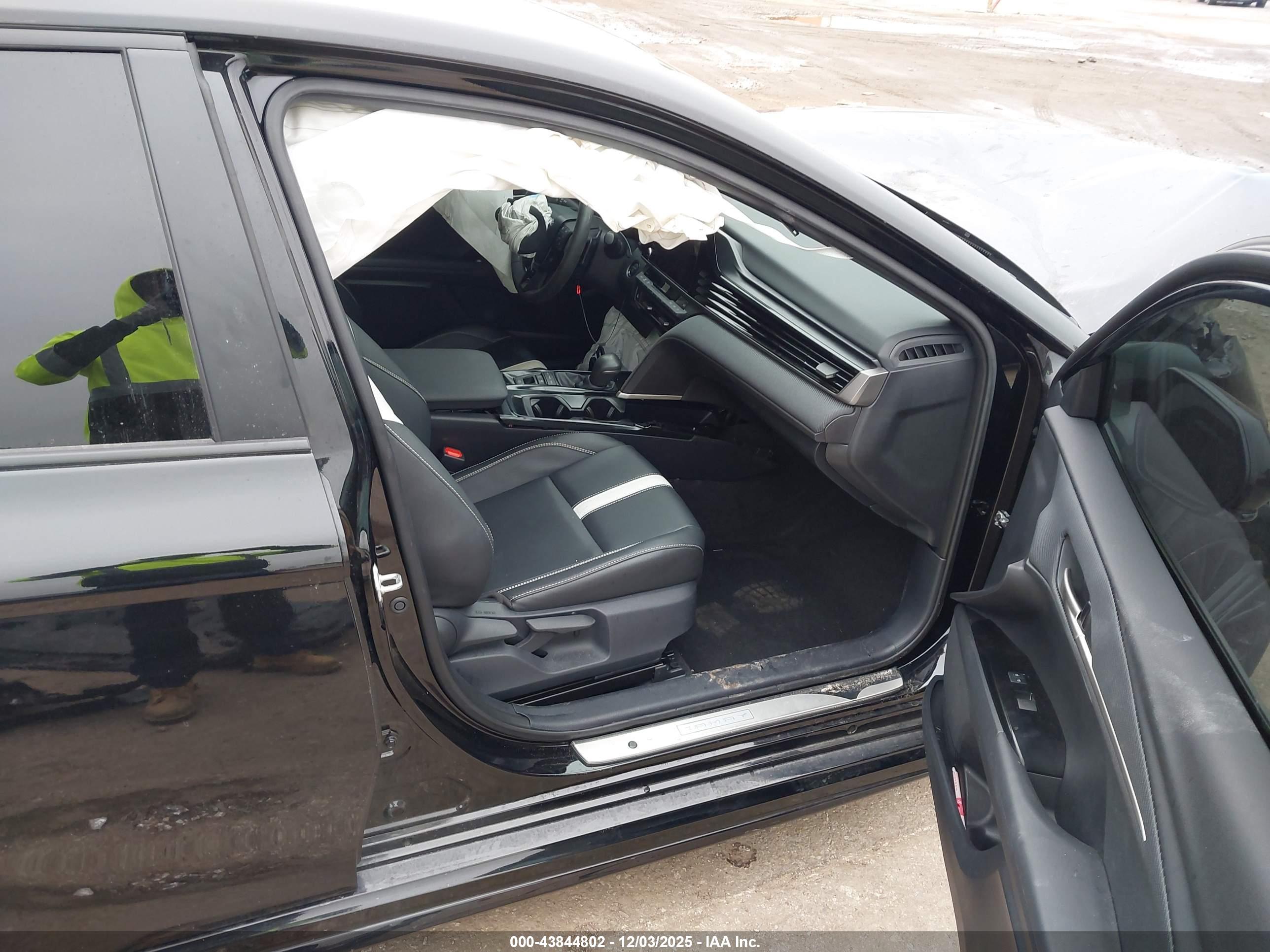 TOYOTA CAMRY image 5