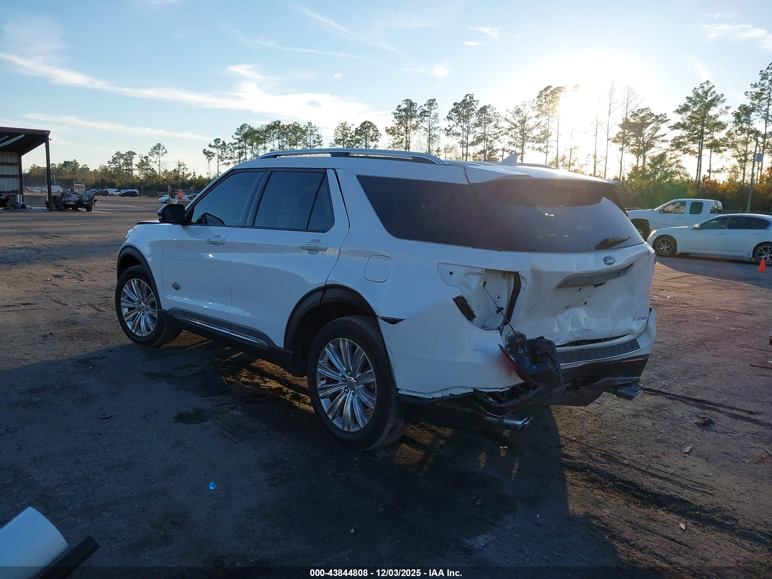 FORD EXPLORER image 3