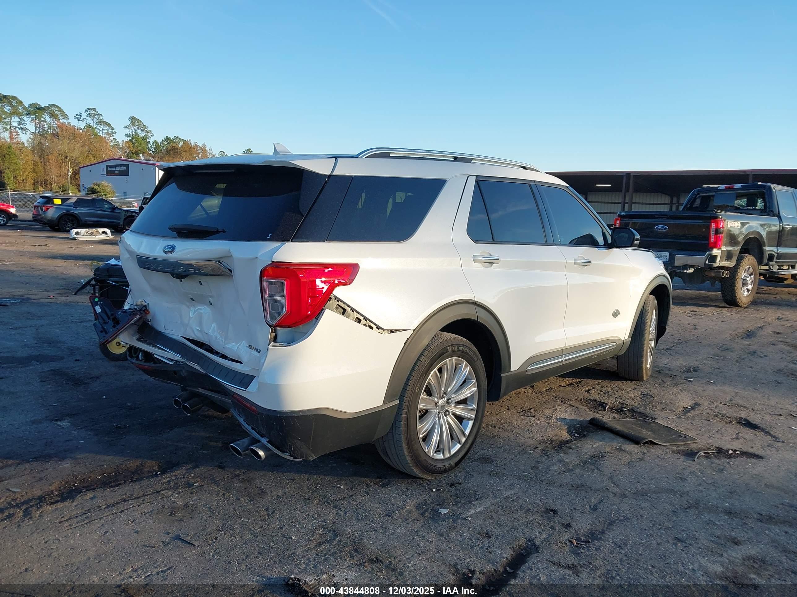 FORD EXPLORER image 4