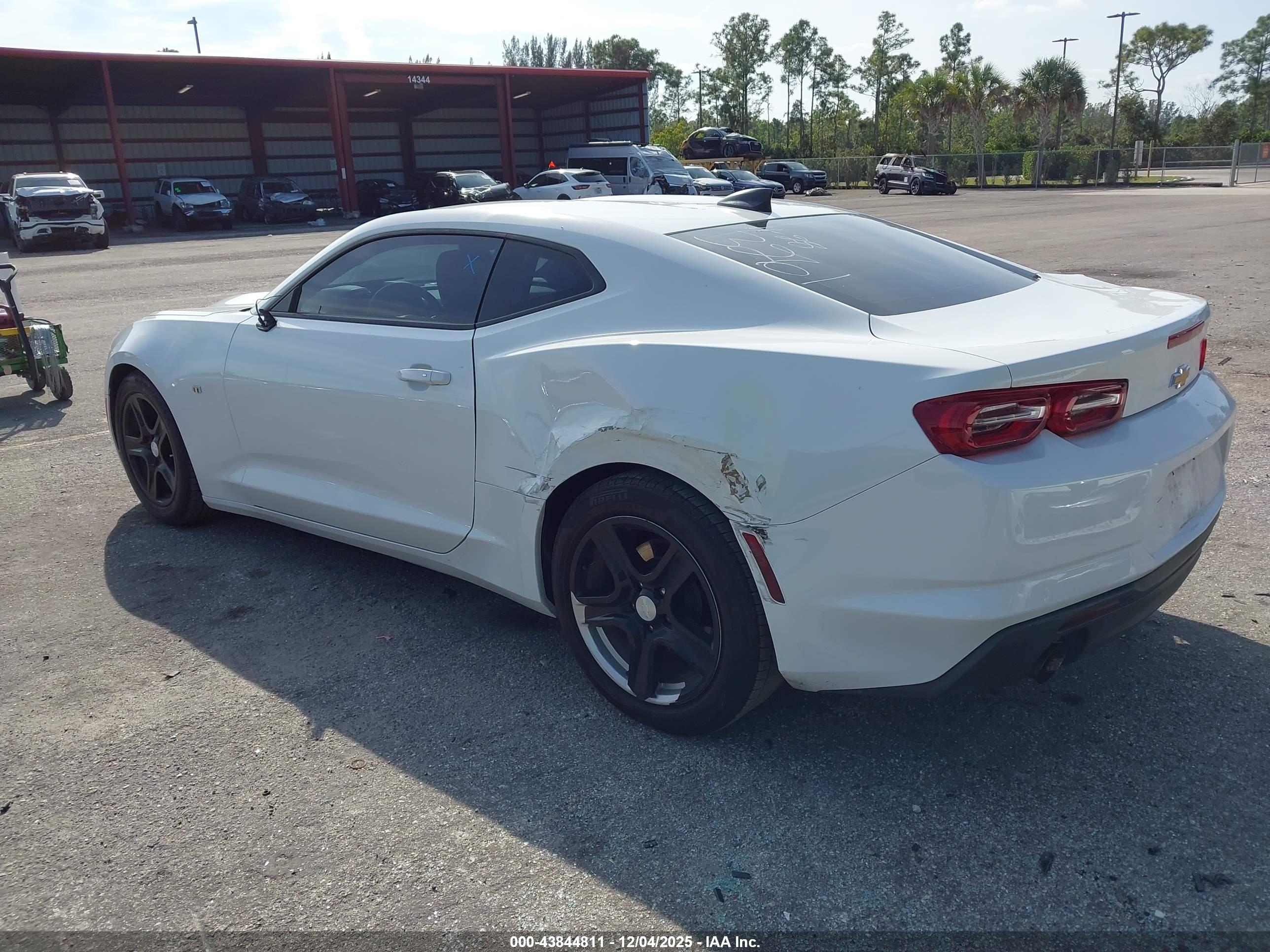 CHEVROLET CAMARO image 3