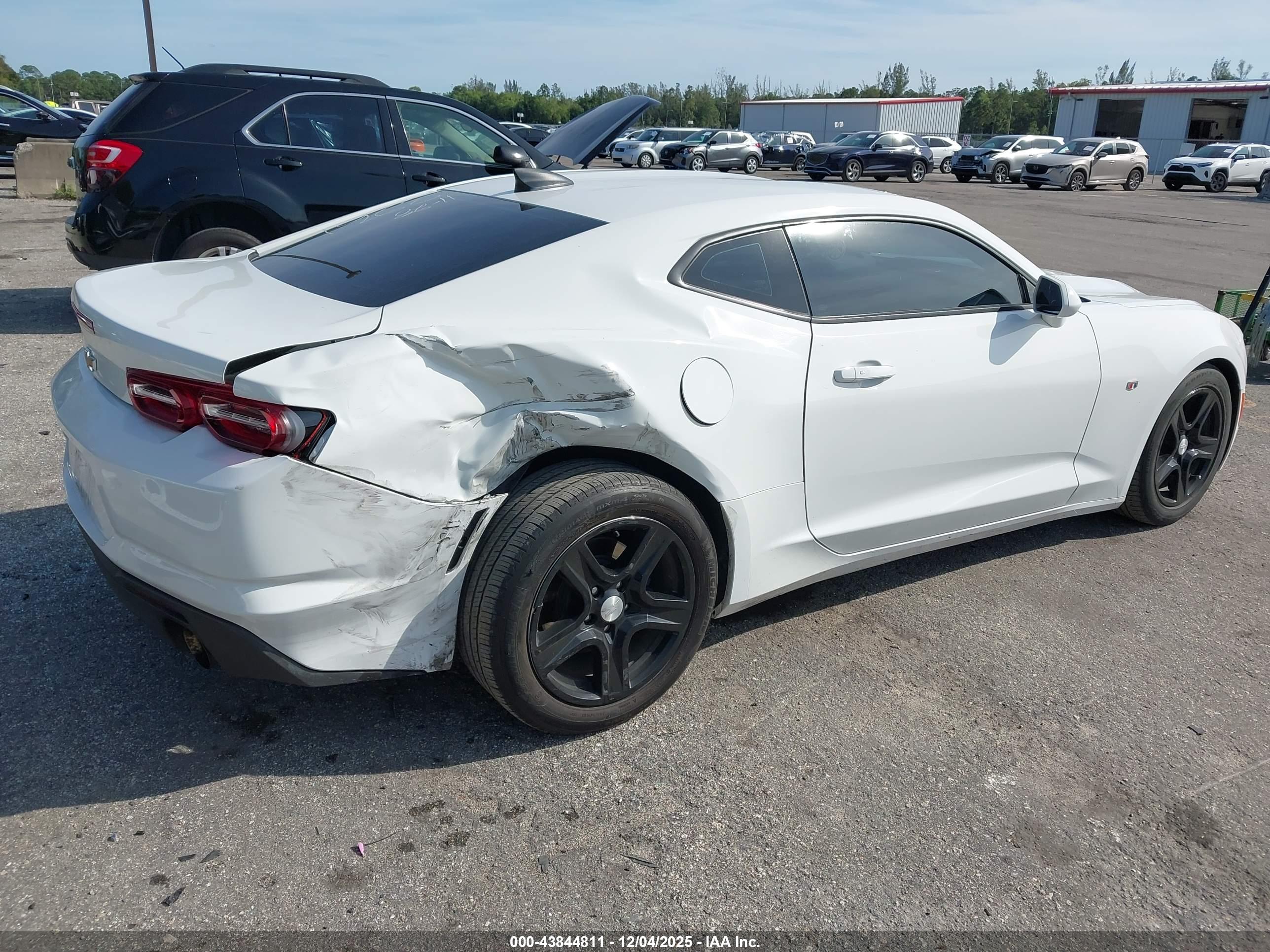 CHEVROLET CAMARO image 4