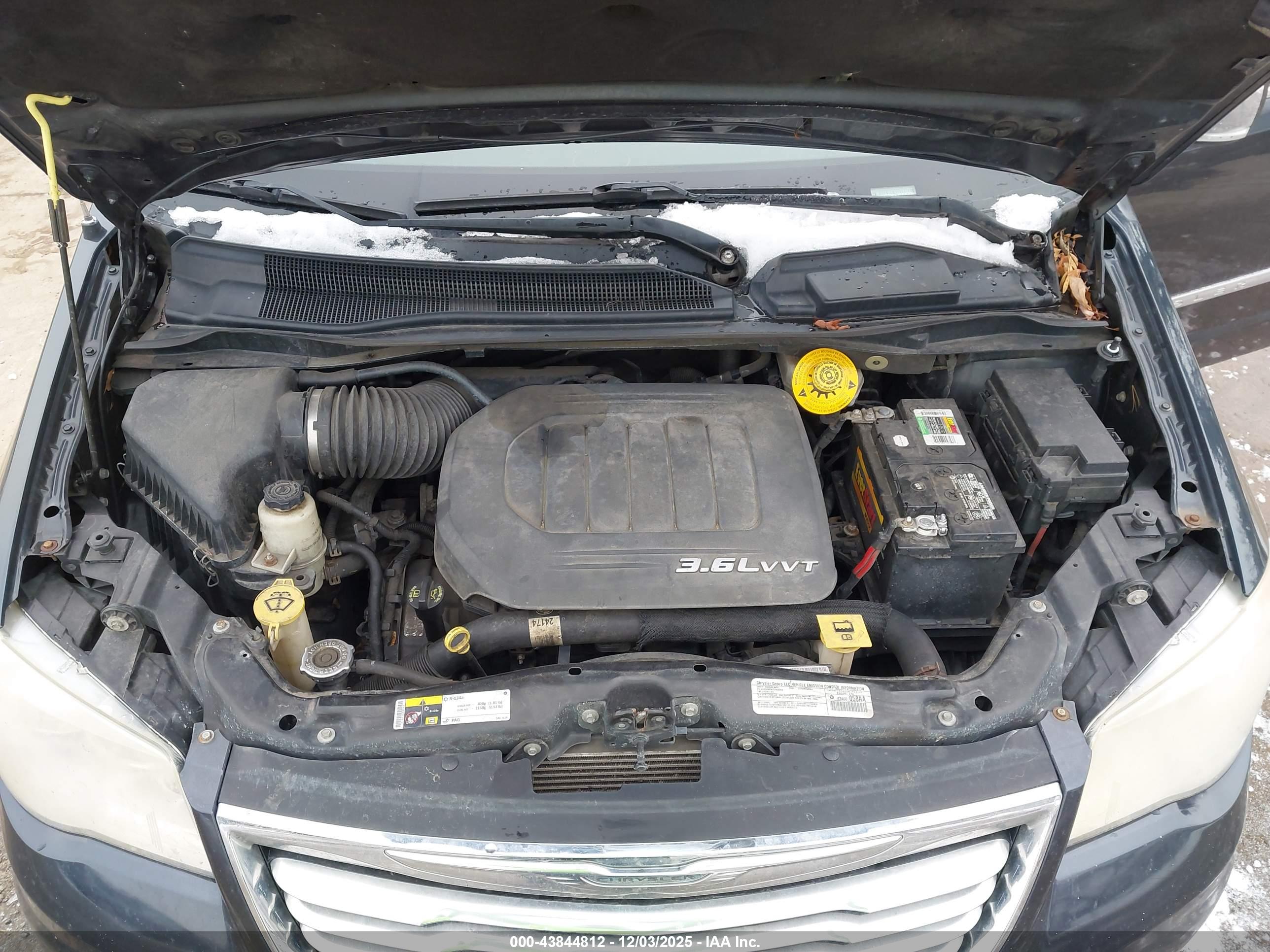 CHRYSLER TOWN image 10