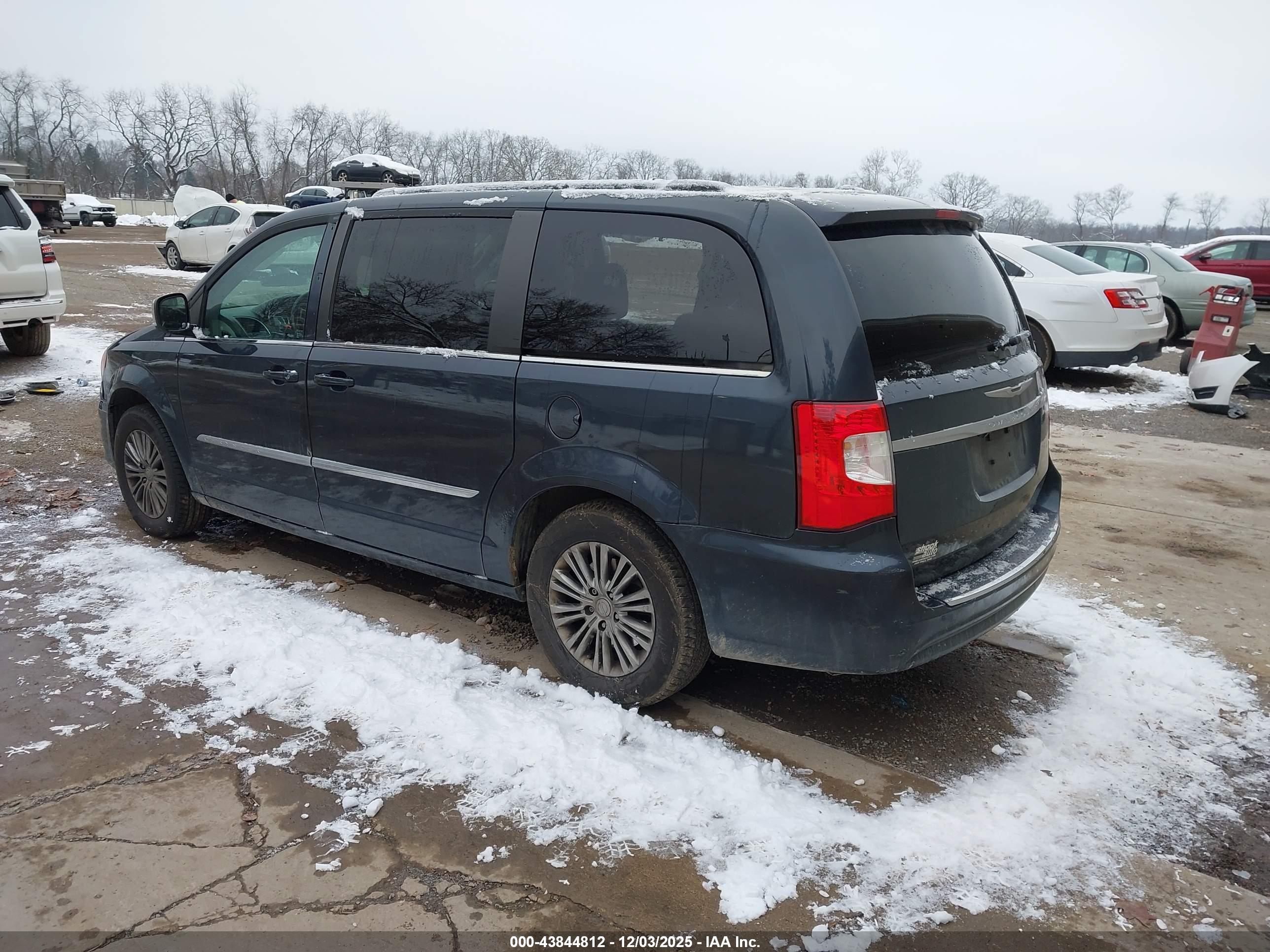 CHRYSLER TOWN image 3