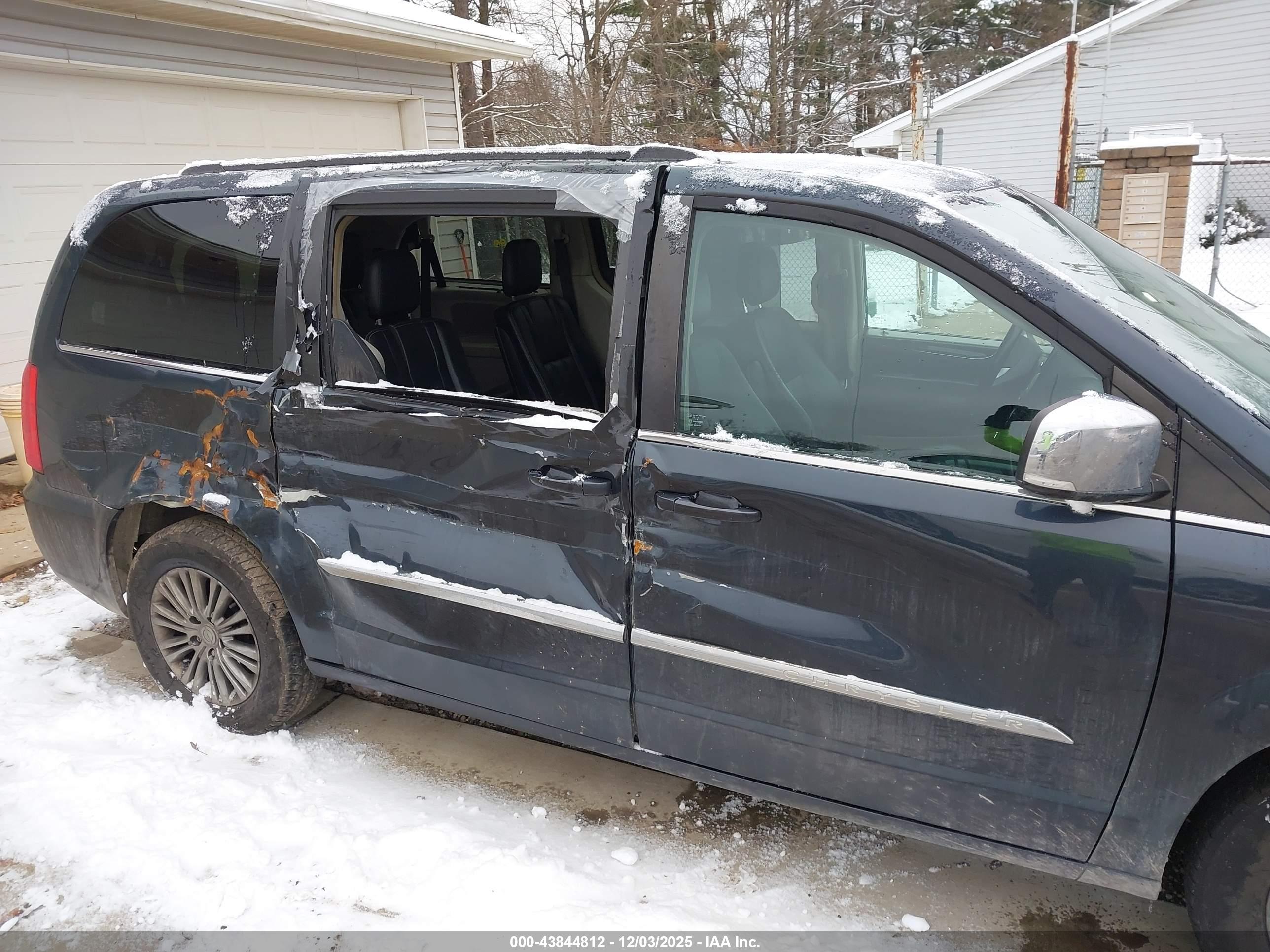 CHRYSLER TOWN image 6