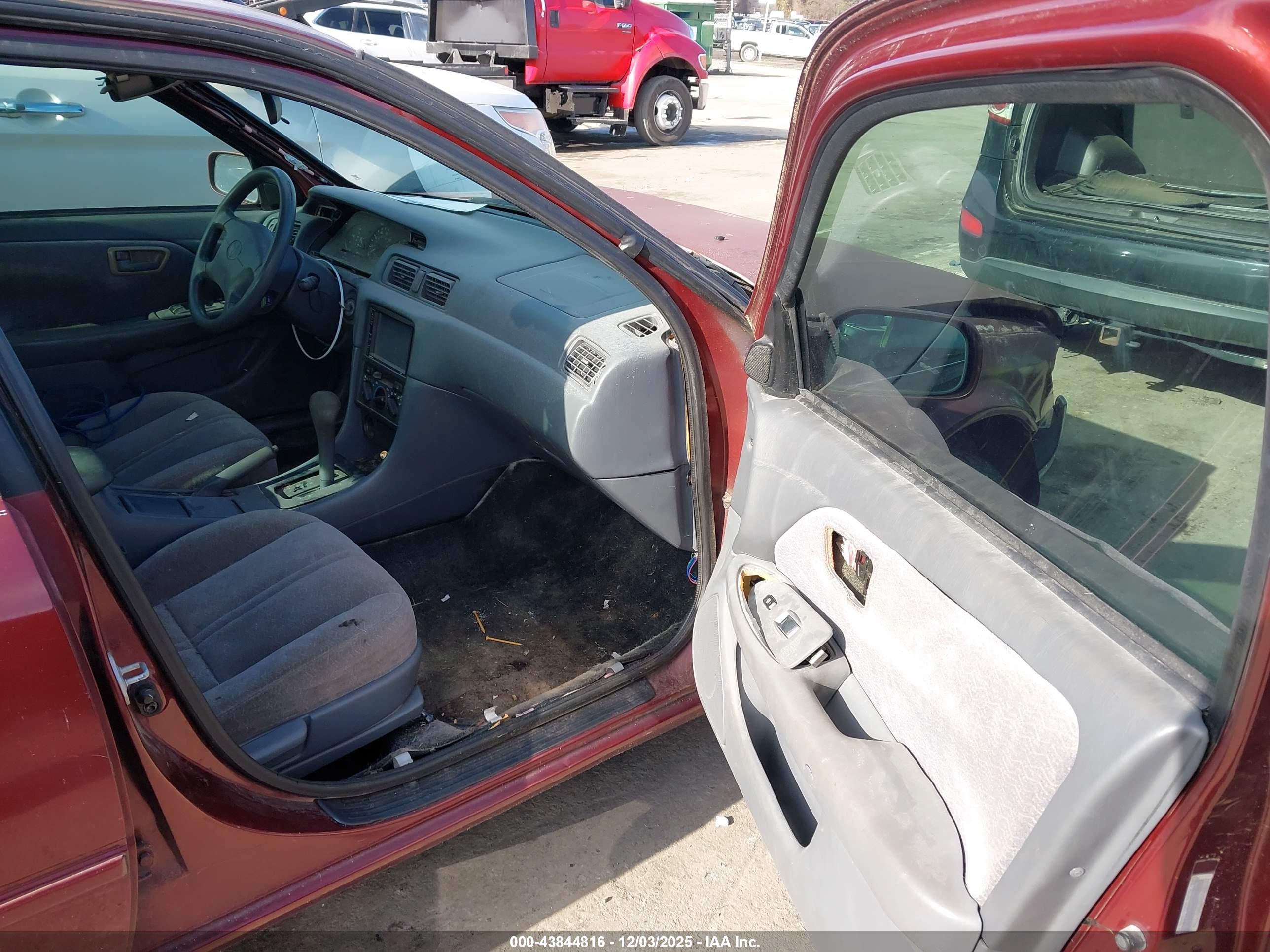 TOYOTA CAMRY image 5