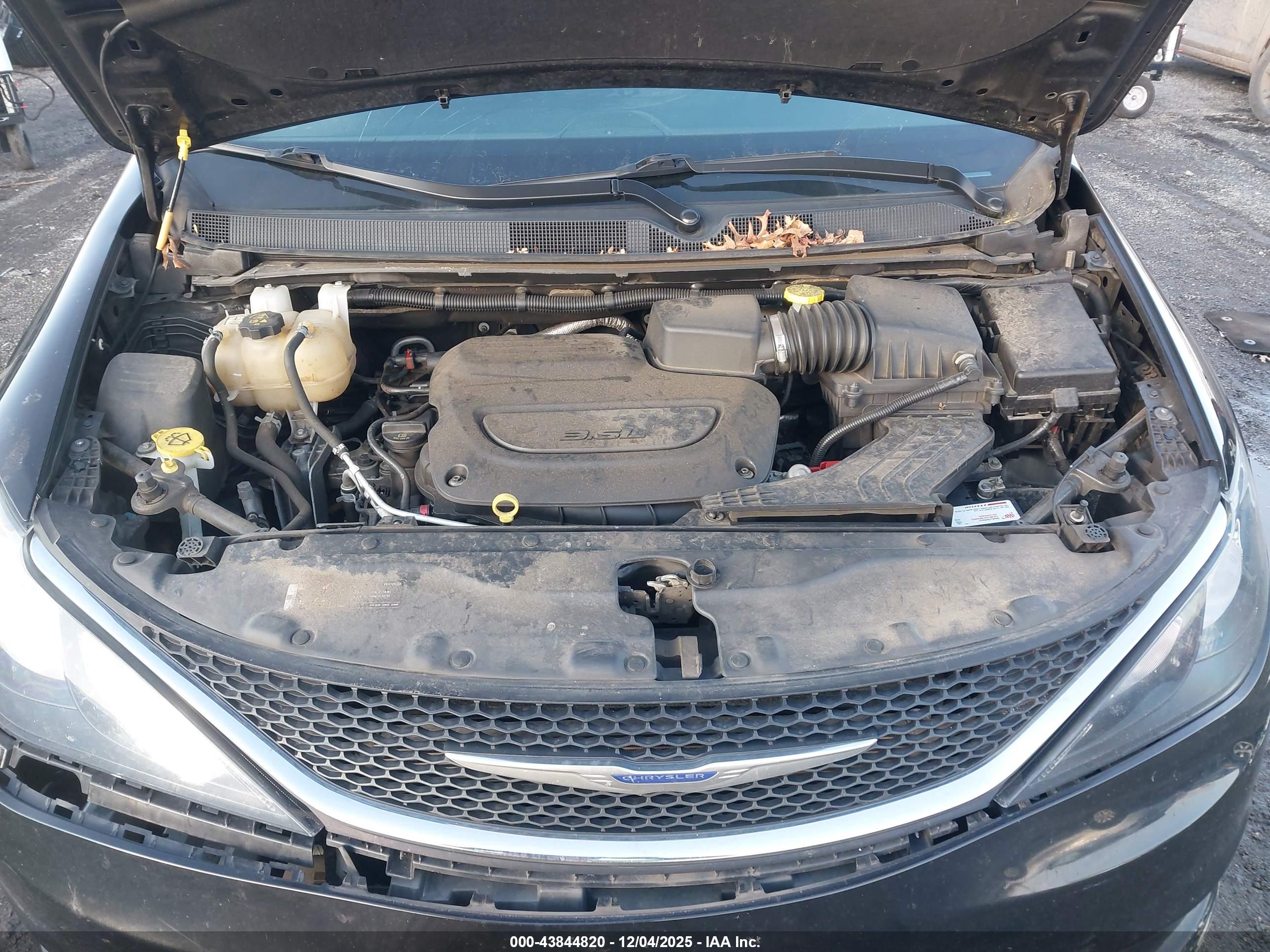 CHRYSLER VOYAGER image 10