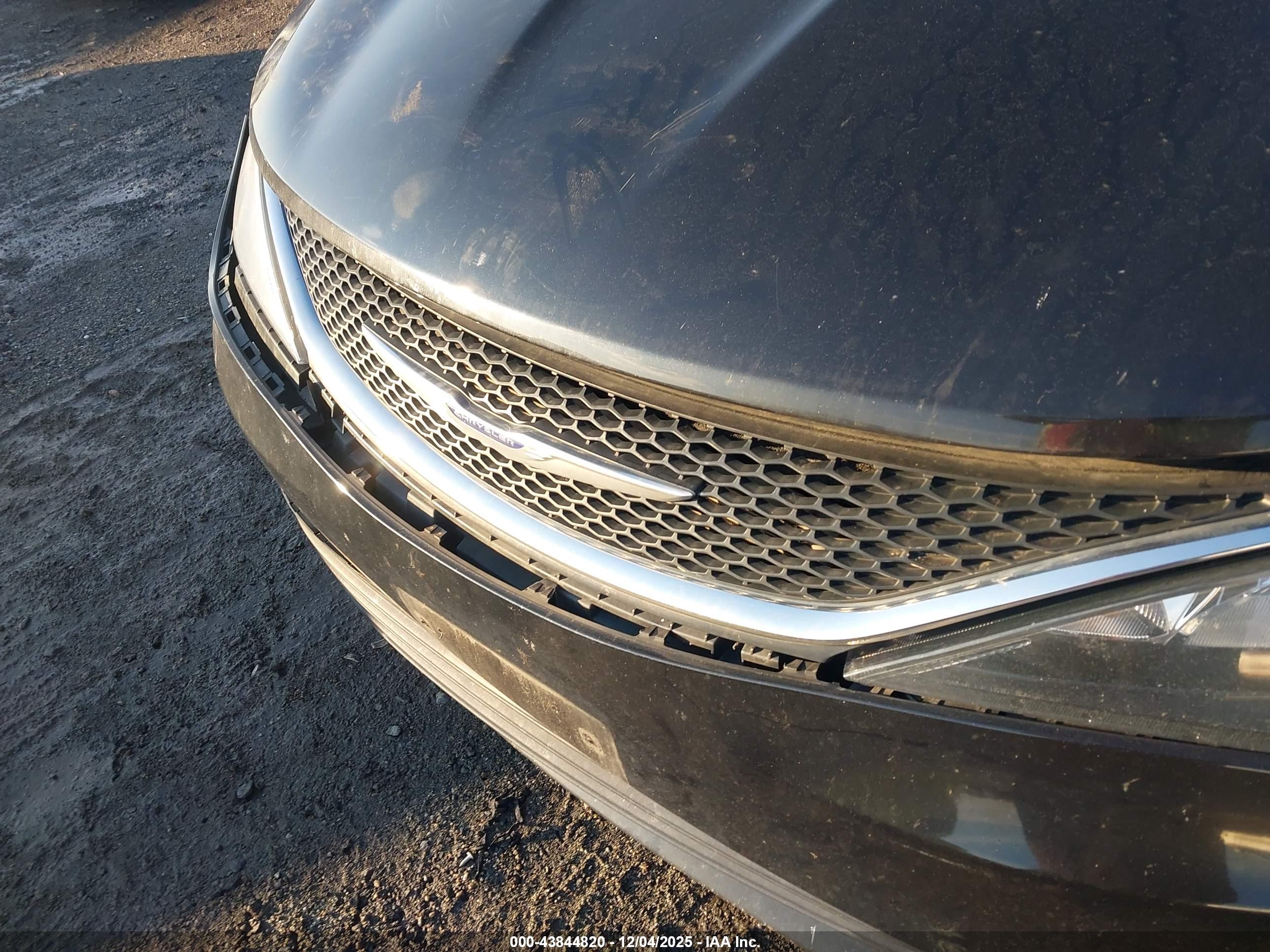 CHRYSLER VOYAGER image 6