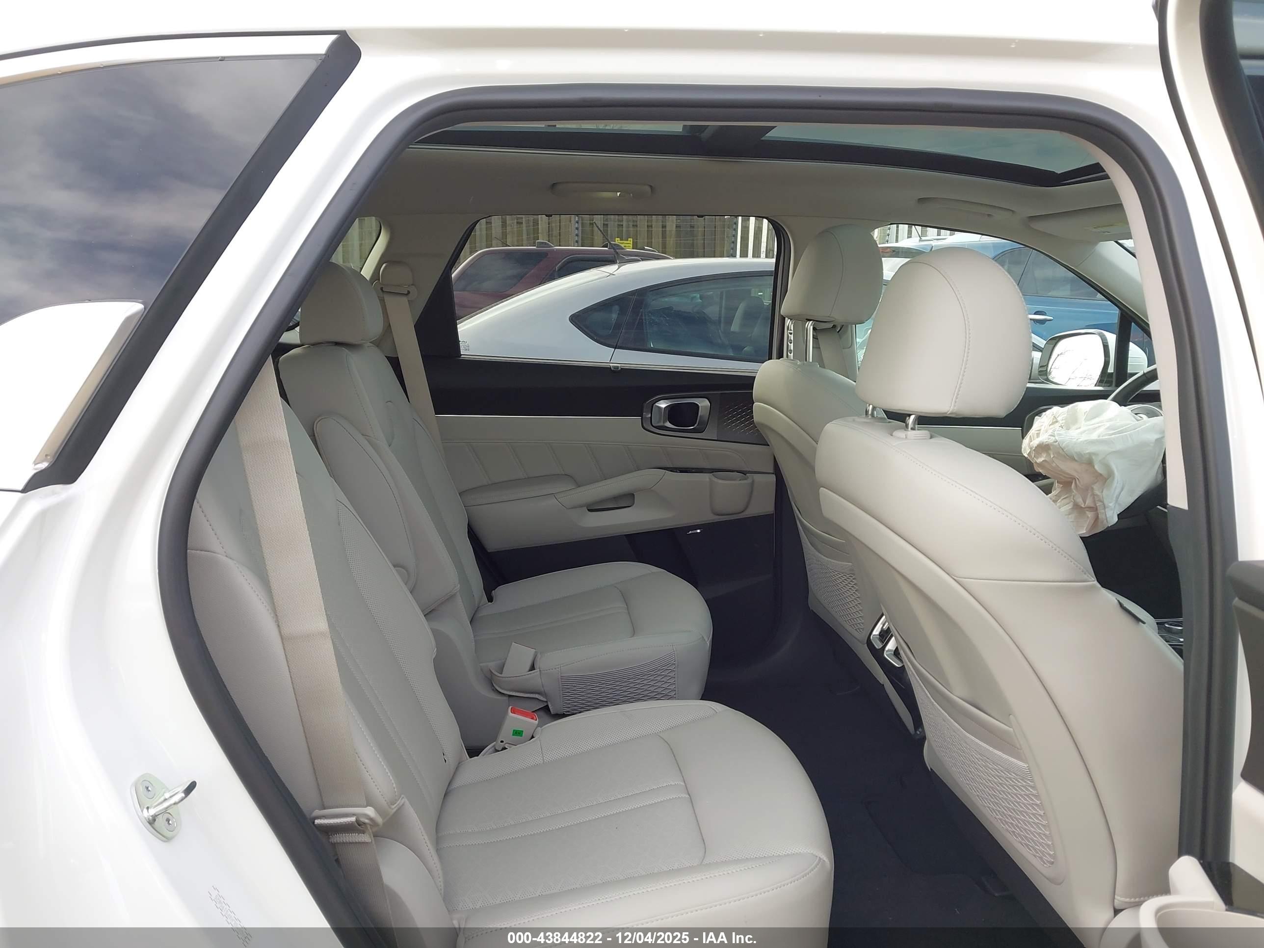 KIA SORENTO image 8