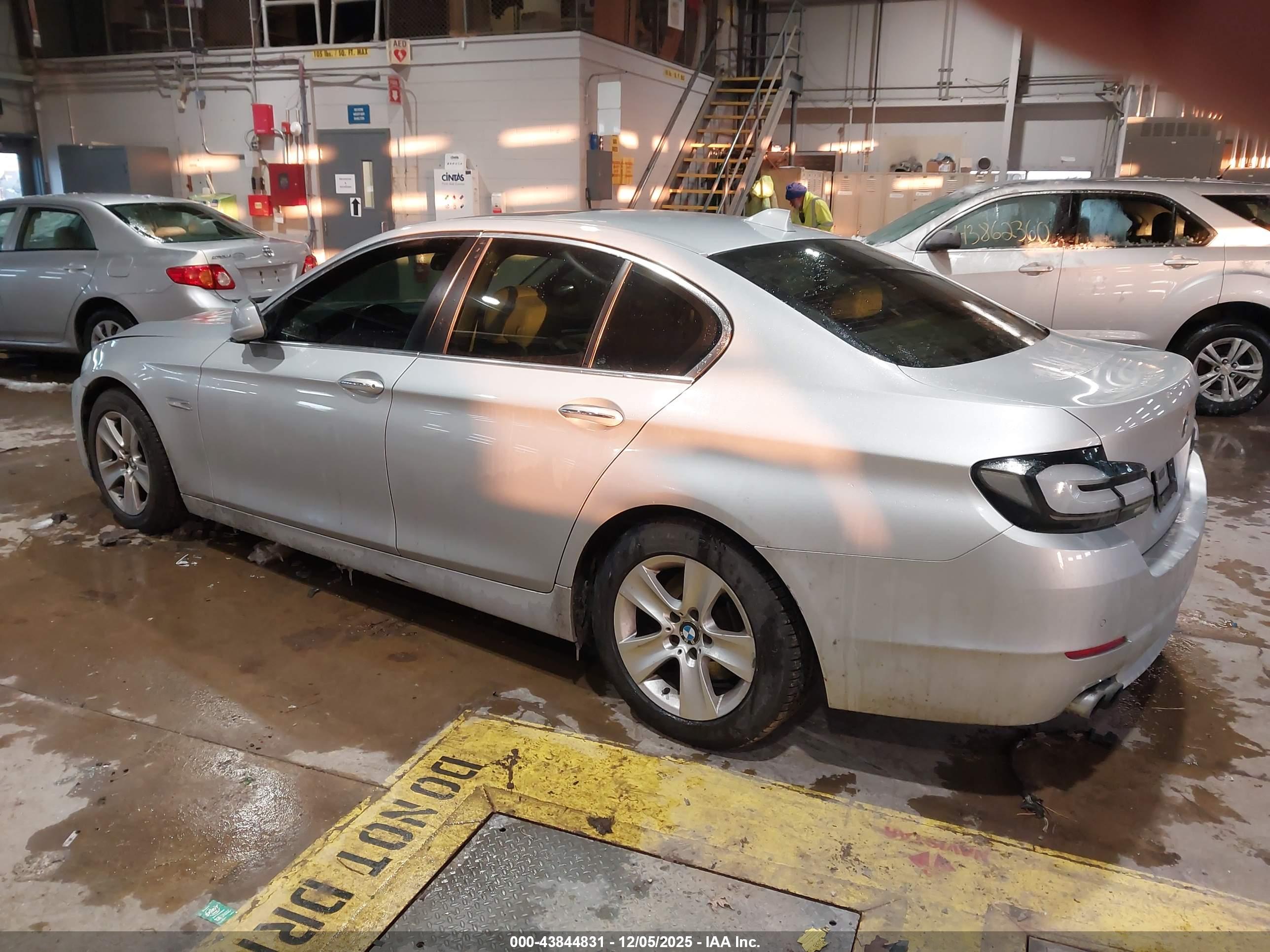 BMW 528I image 3