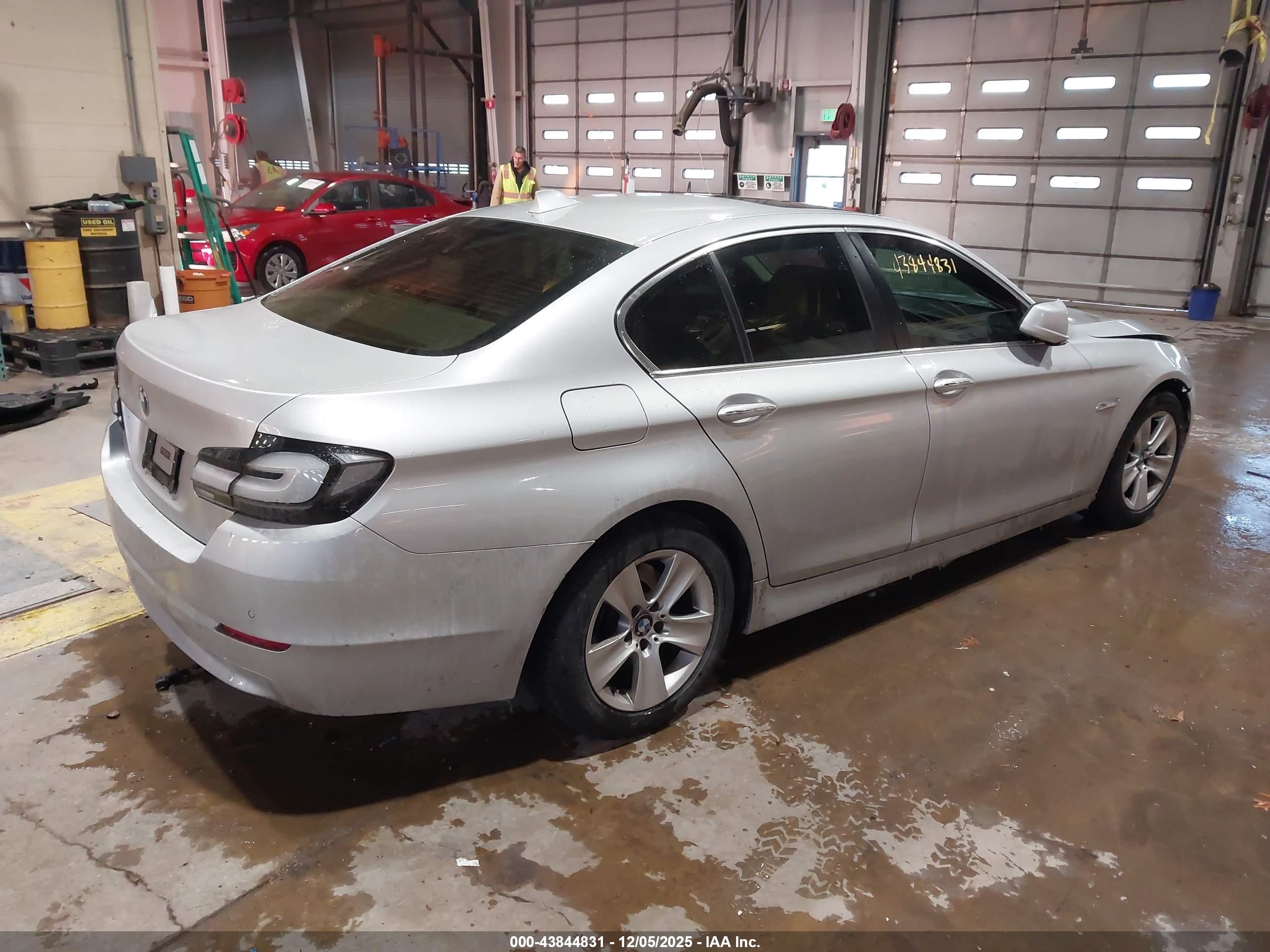 BMW 528I image 4