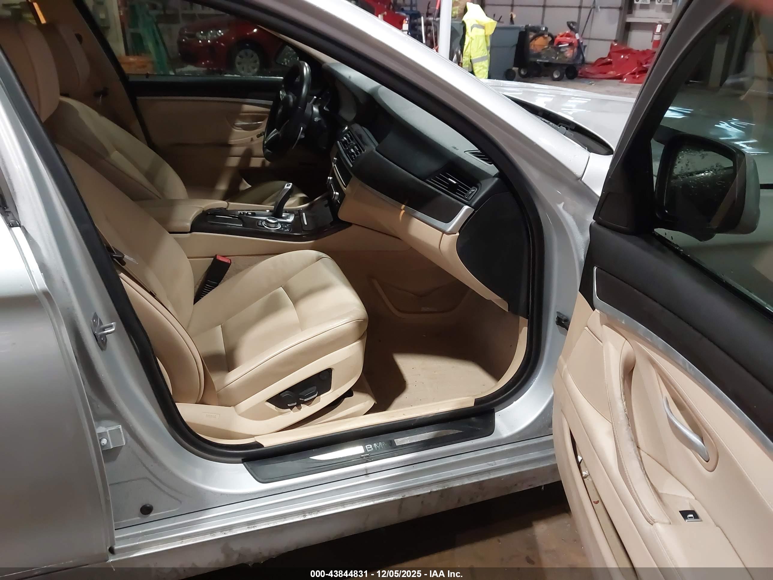 BMW 528I image 5