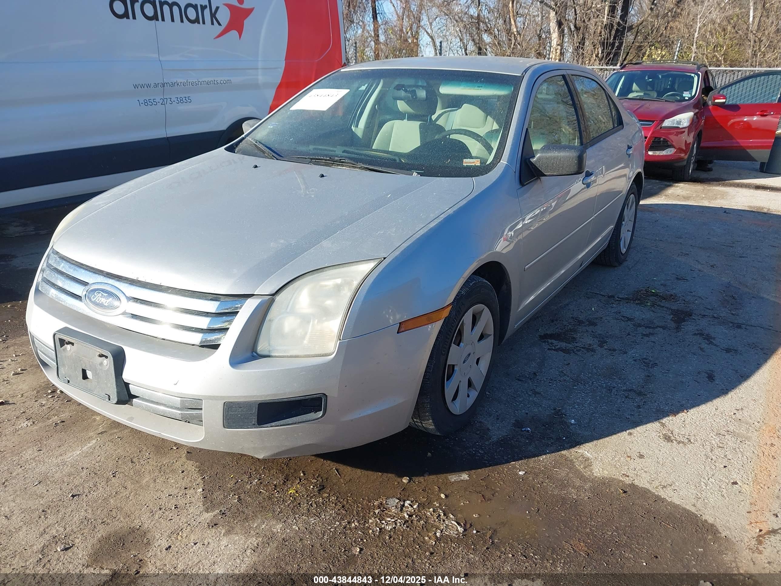 FORD FUSION image 2