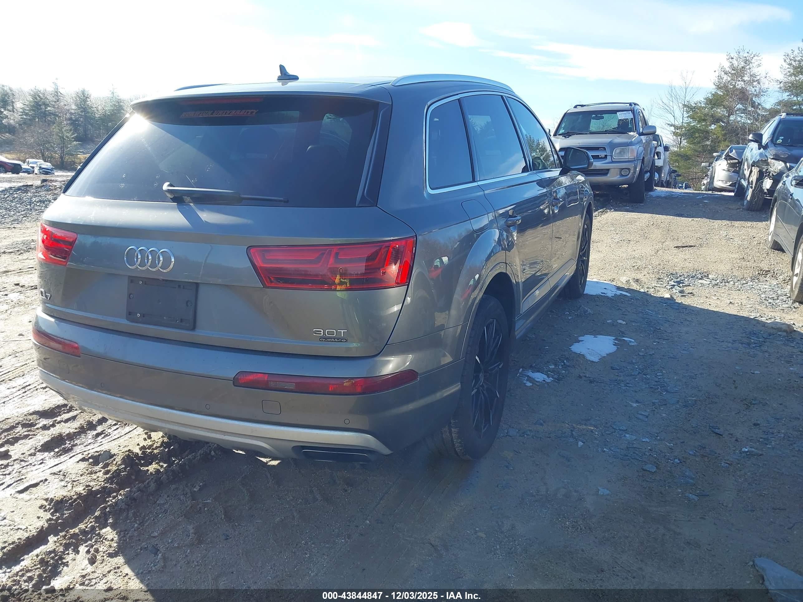 AUDI Q7 image 4