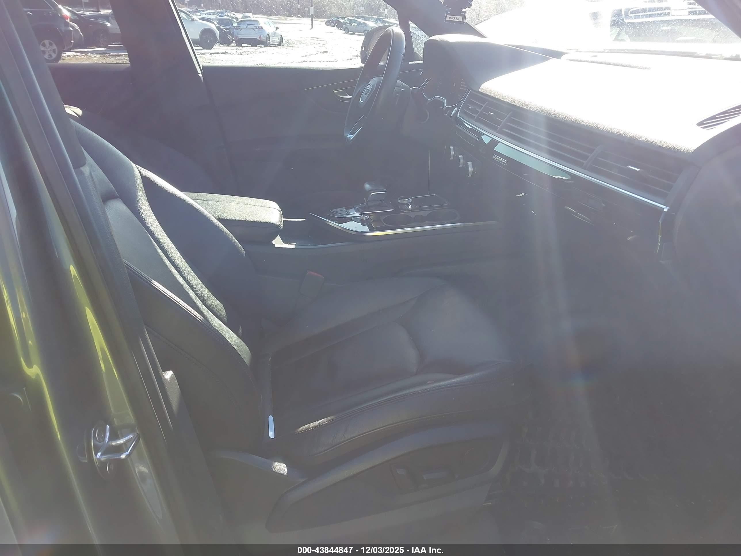 AUDI Q7 image 5