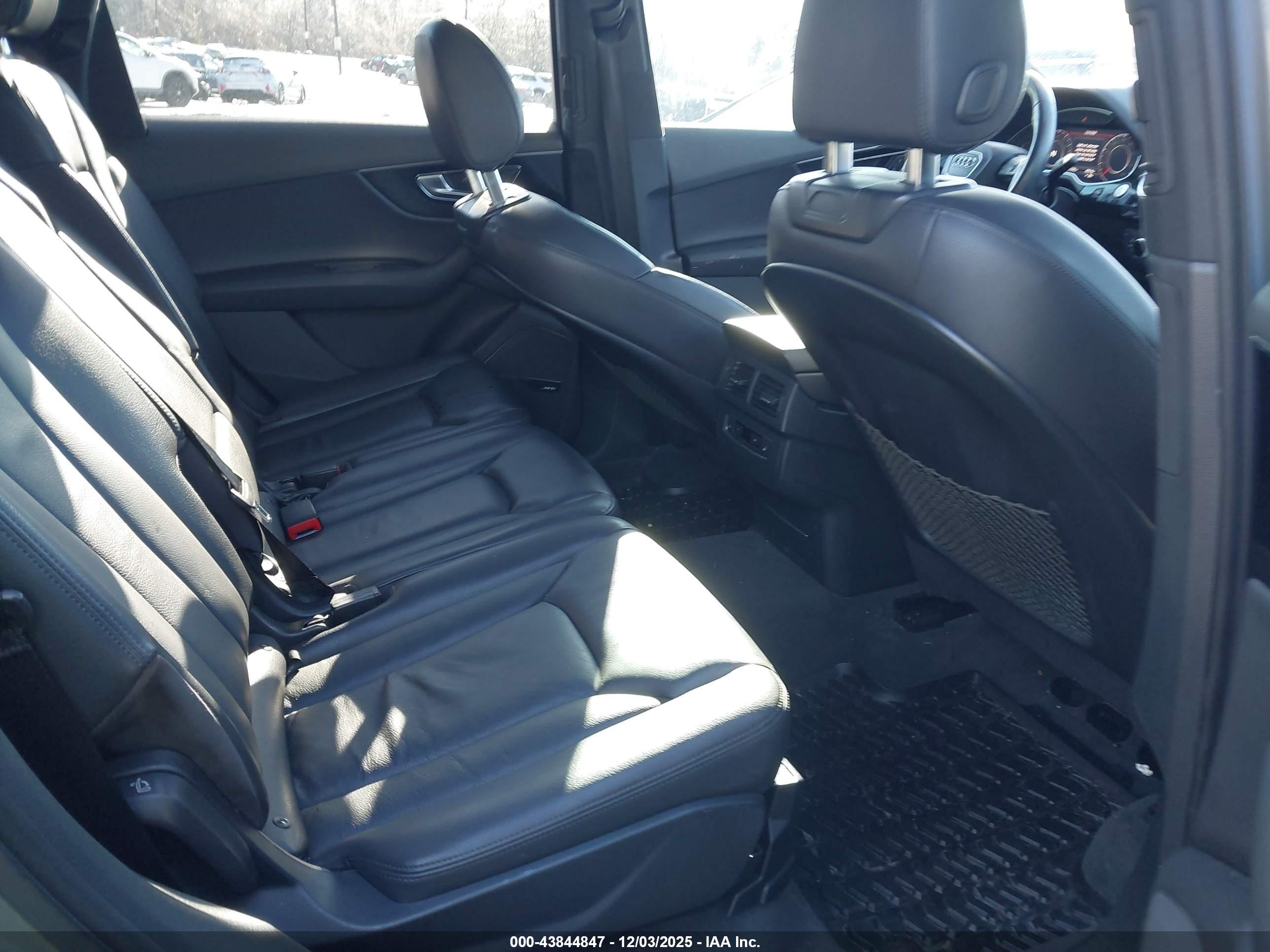 AUDI Q7 image 8