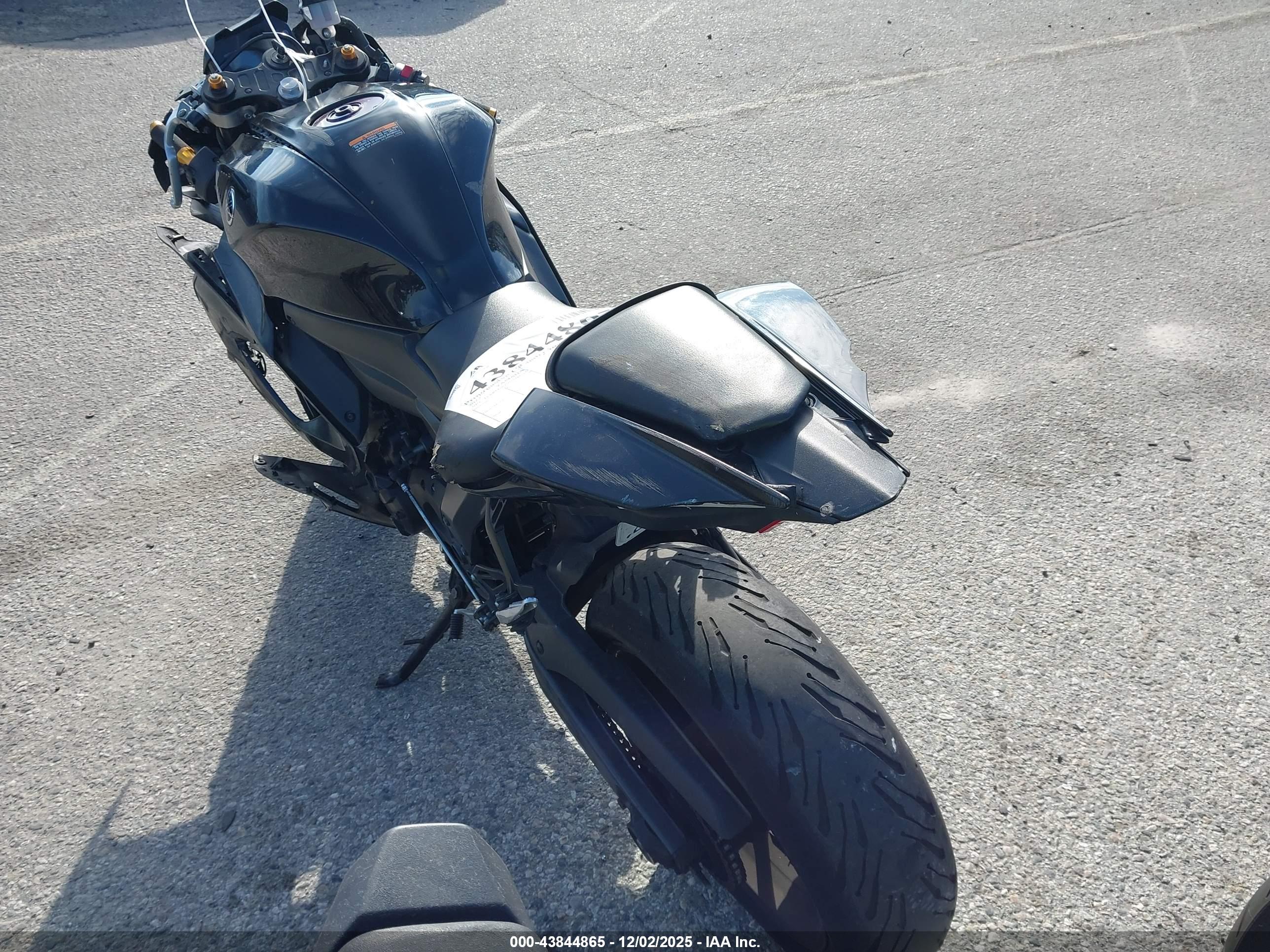 YAMAHA YZFR7 image 3