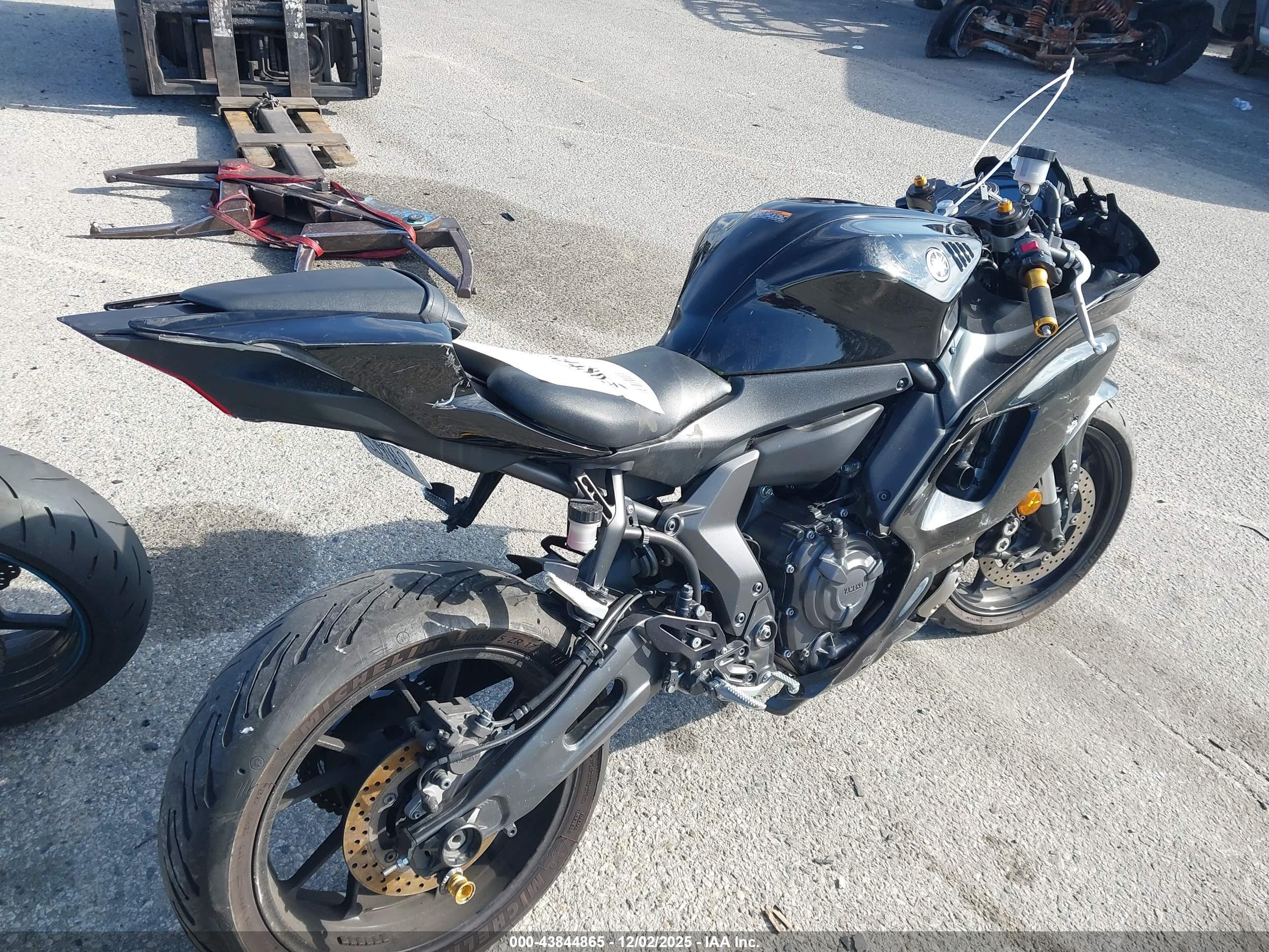 YAMAHA YZFR7 image 4