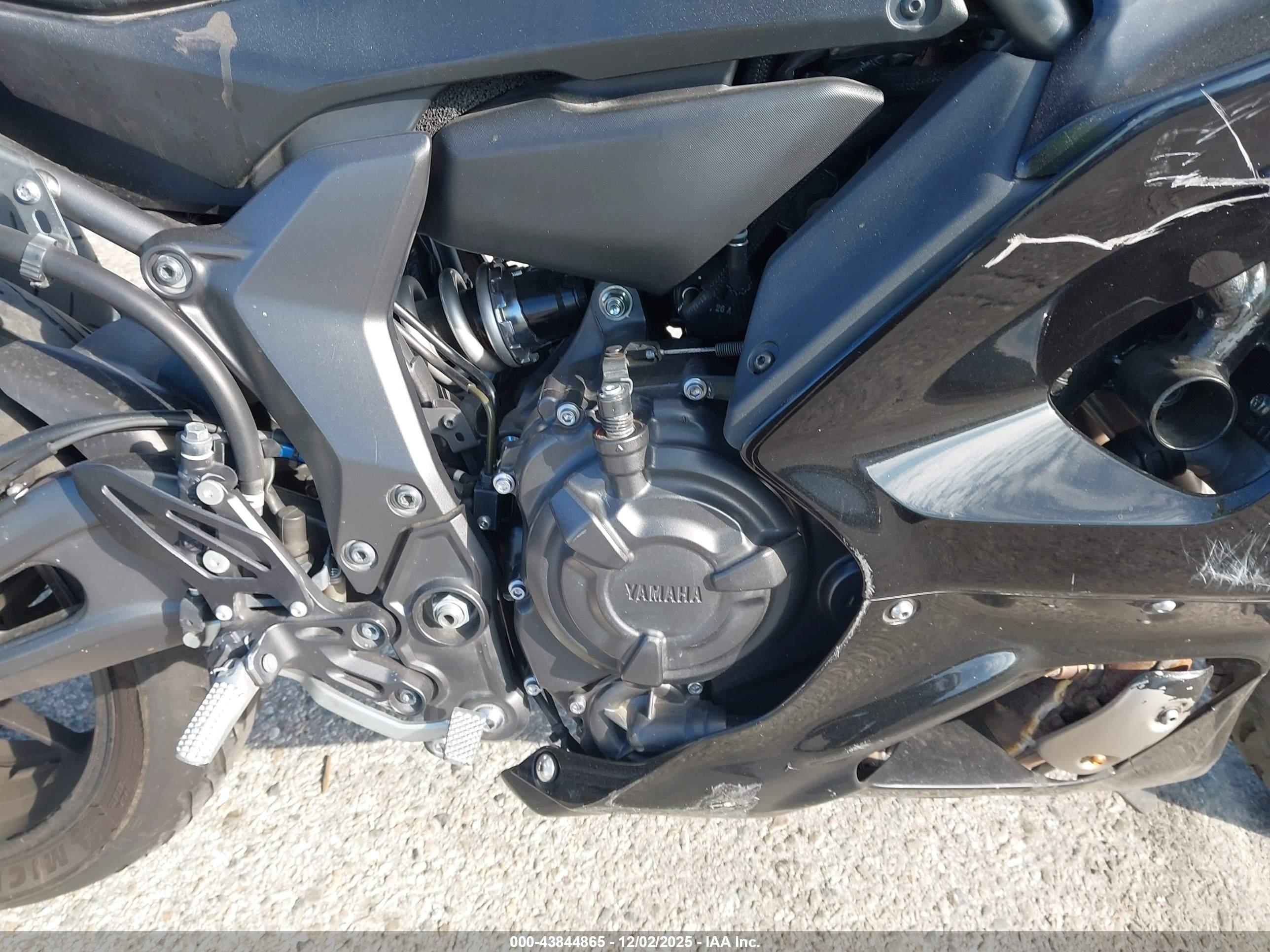 YAMAHA YZFR7 image 8