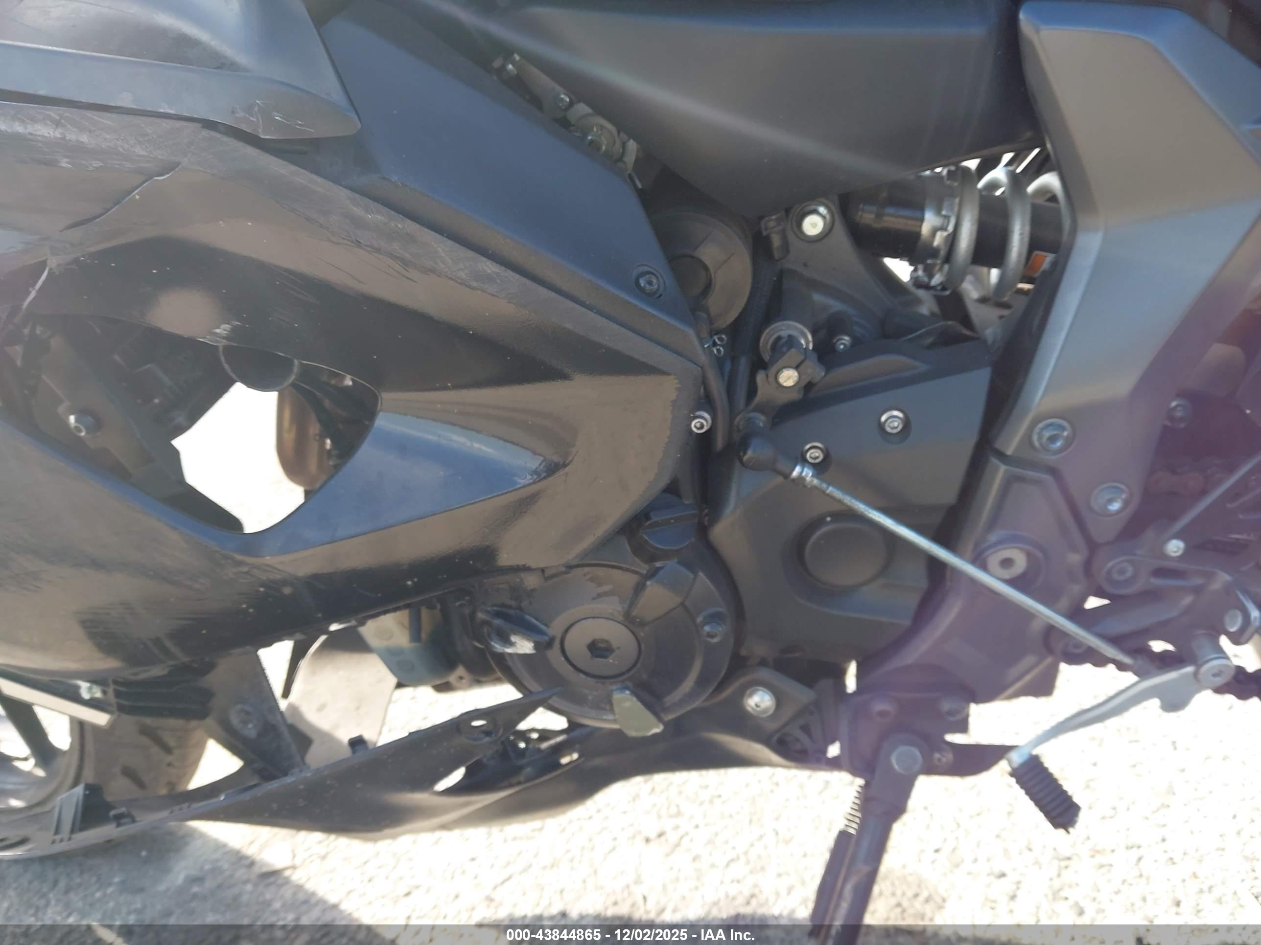 YAMAHA YZFR7 image 9