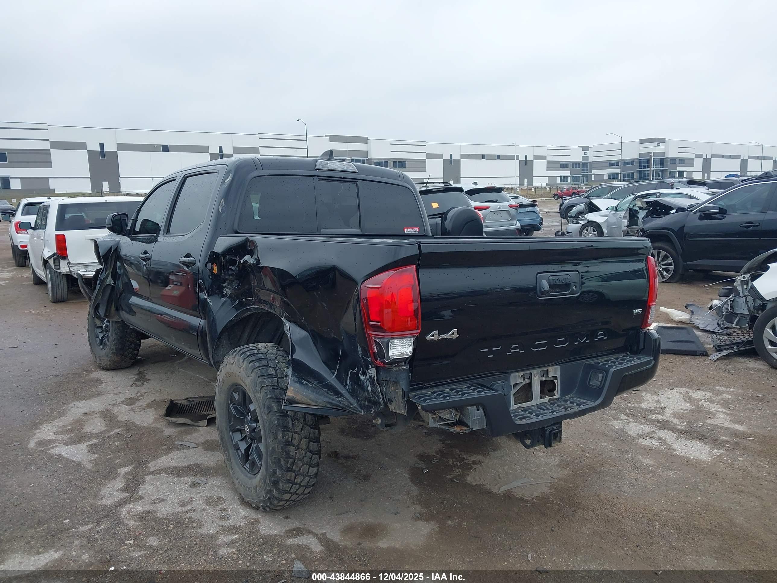 TOYOTA TACOMA image 3