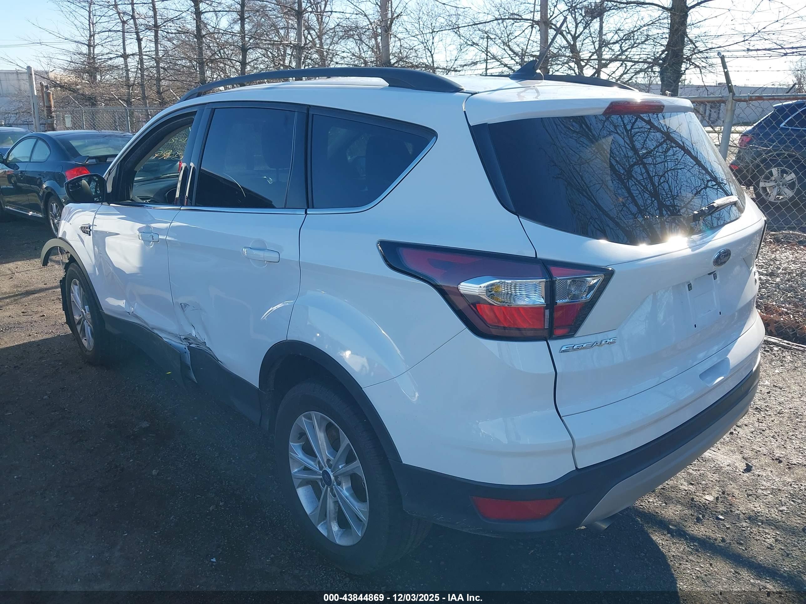 FORD ESCAPE image 3