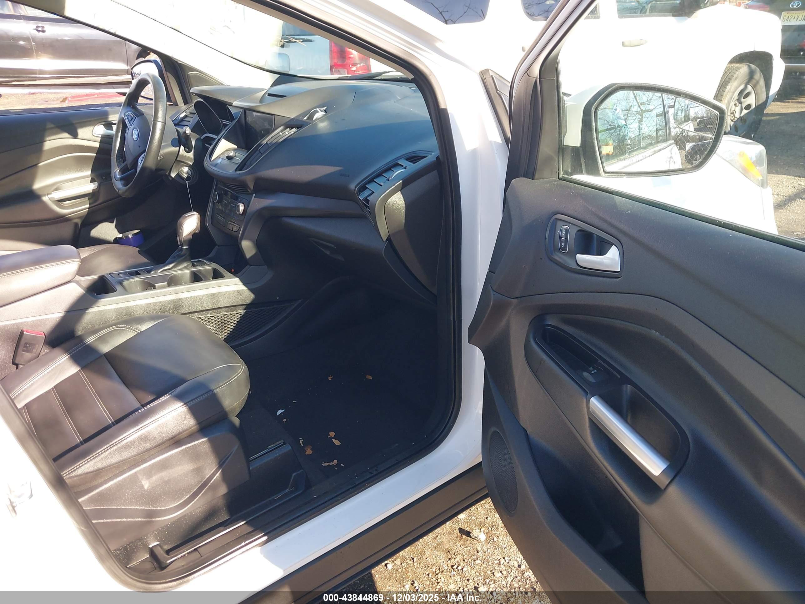 FORD ESCAPE image 5