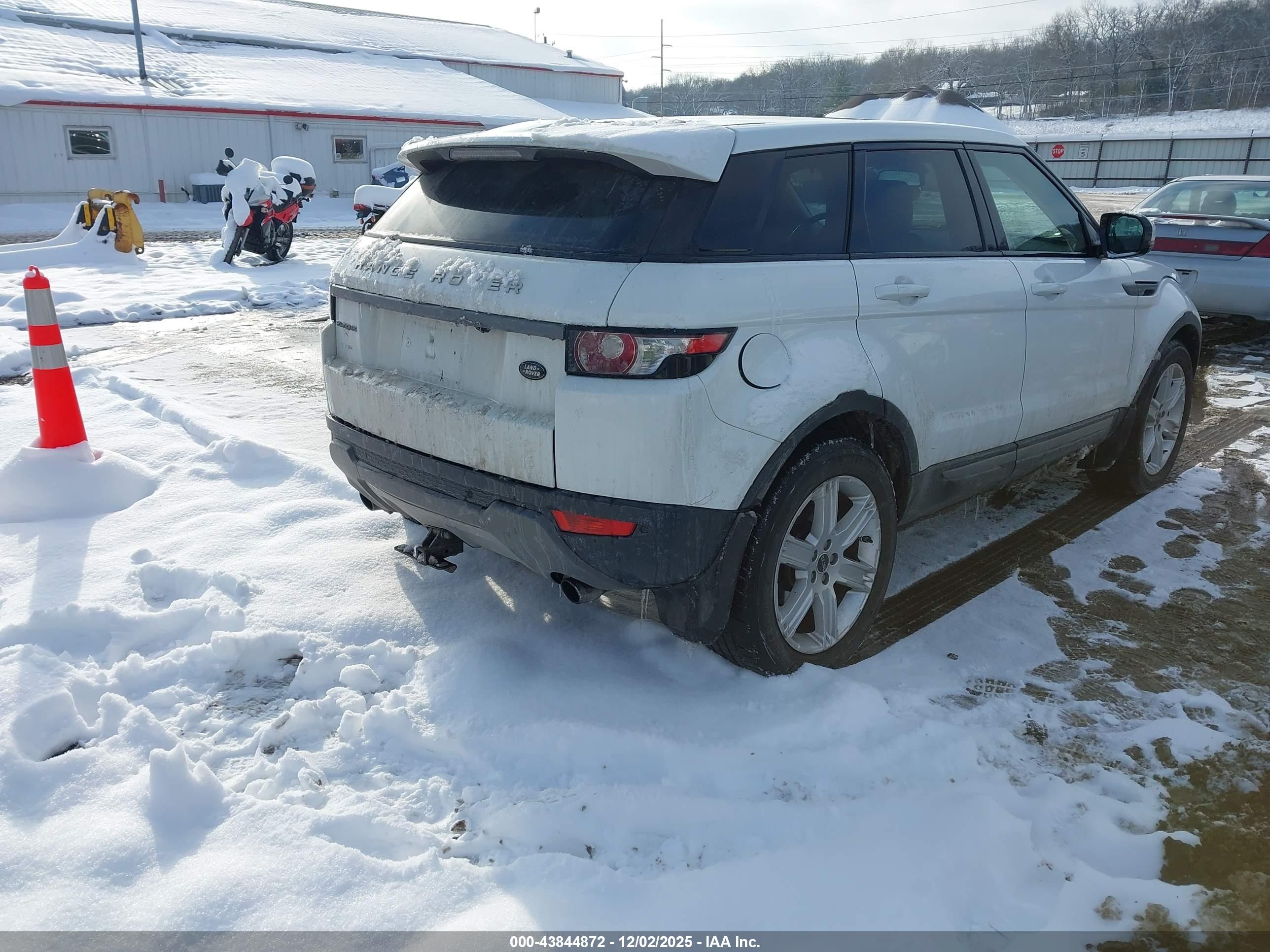 LAND ROVER image 4