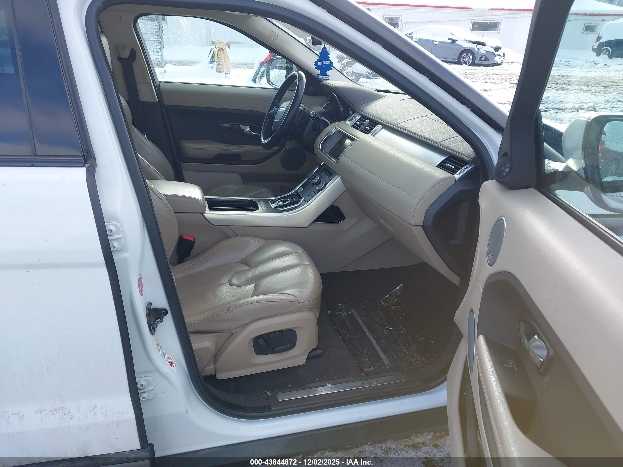 LAND ROVER image 5