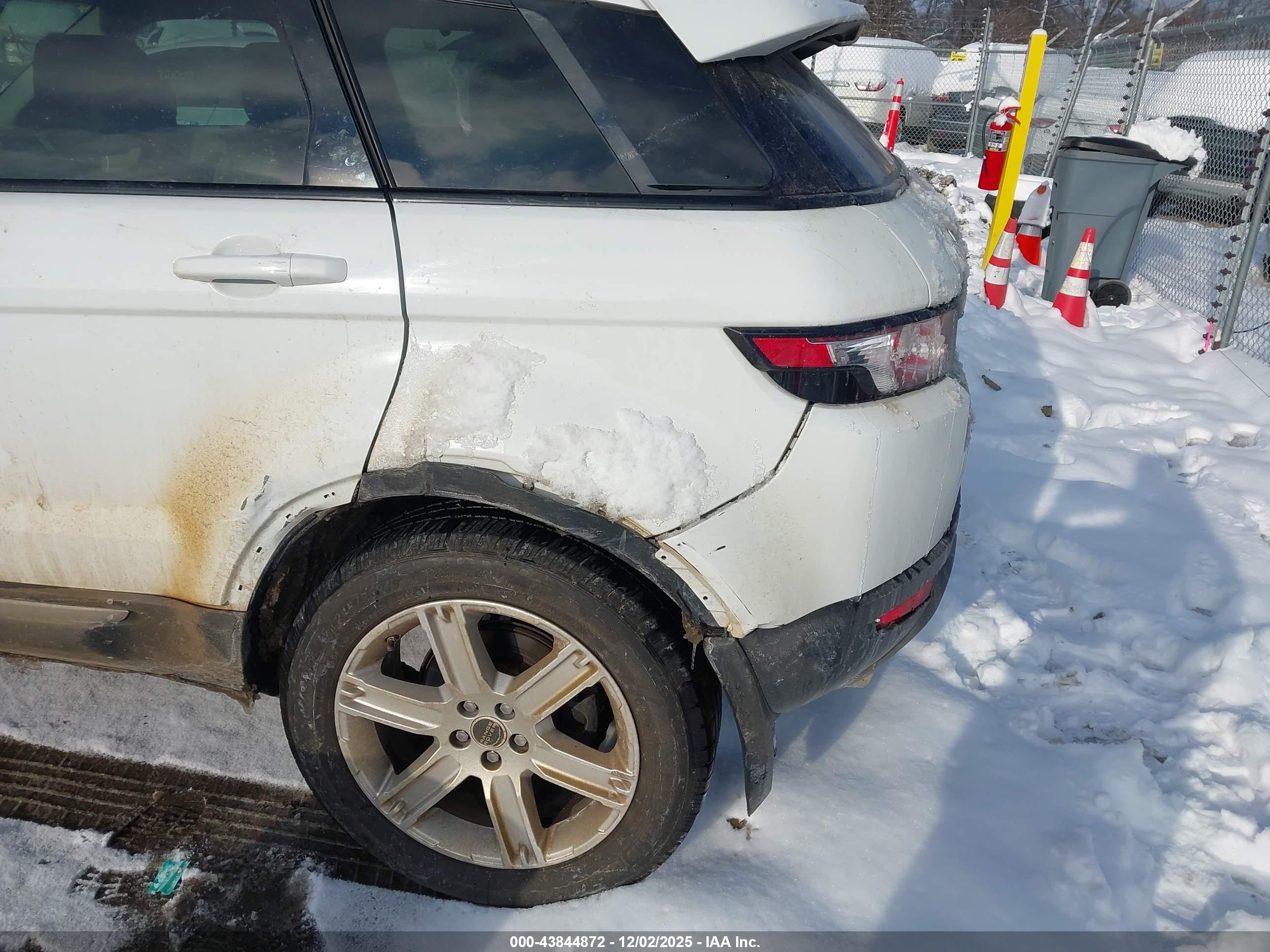 LAND ROVER image 6