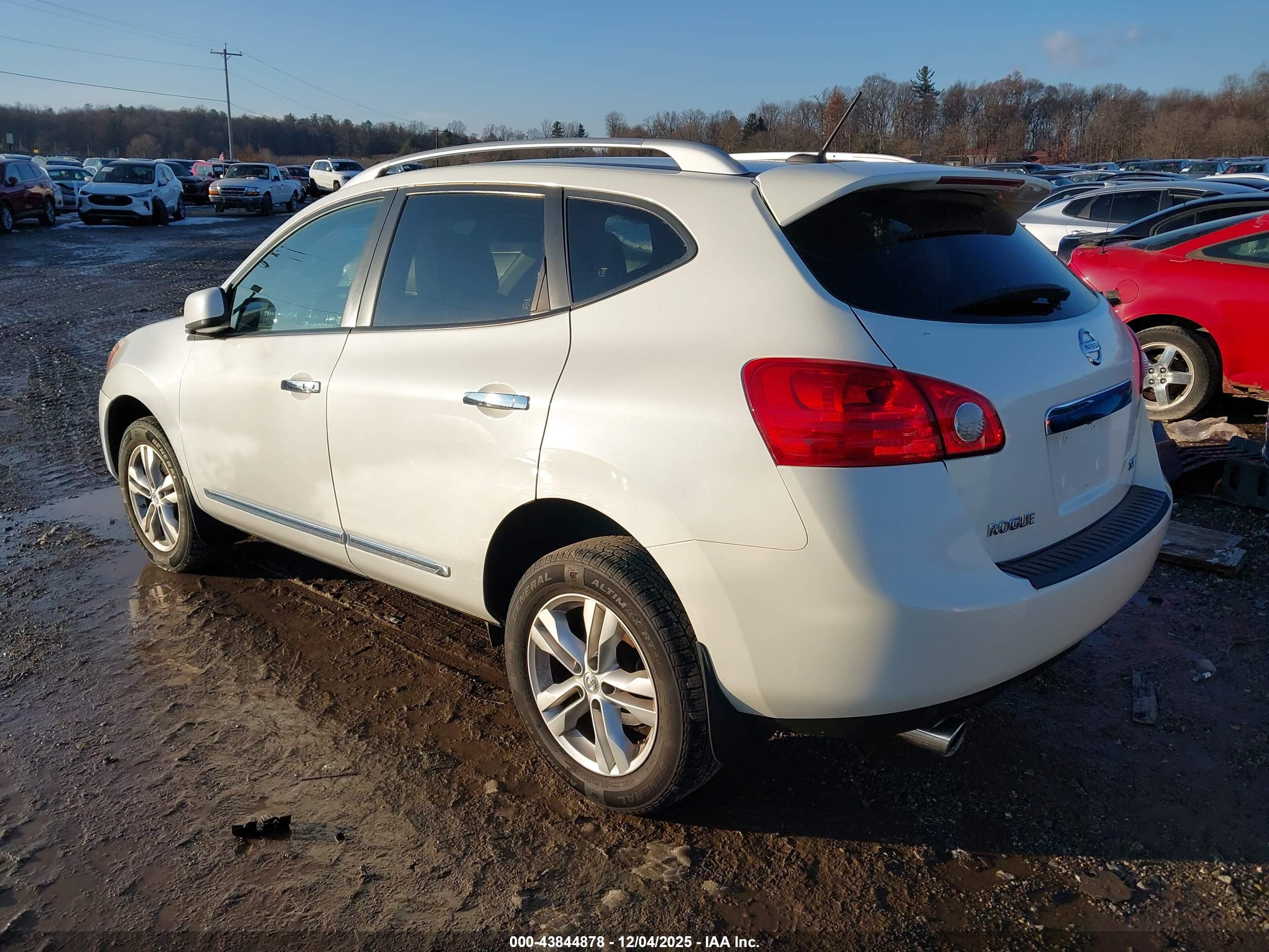 NISSAN ROGUE image 3