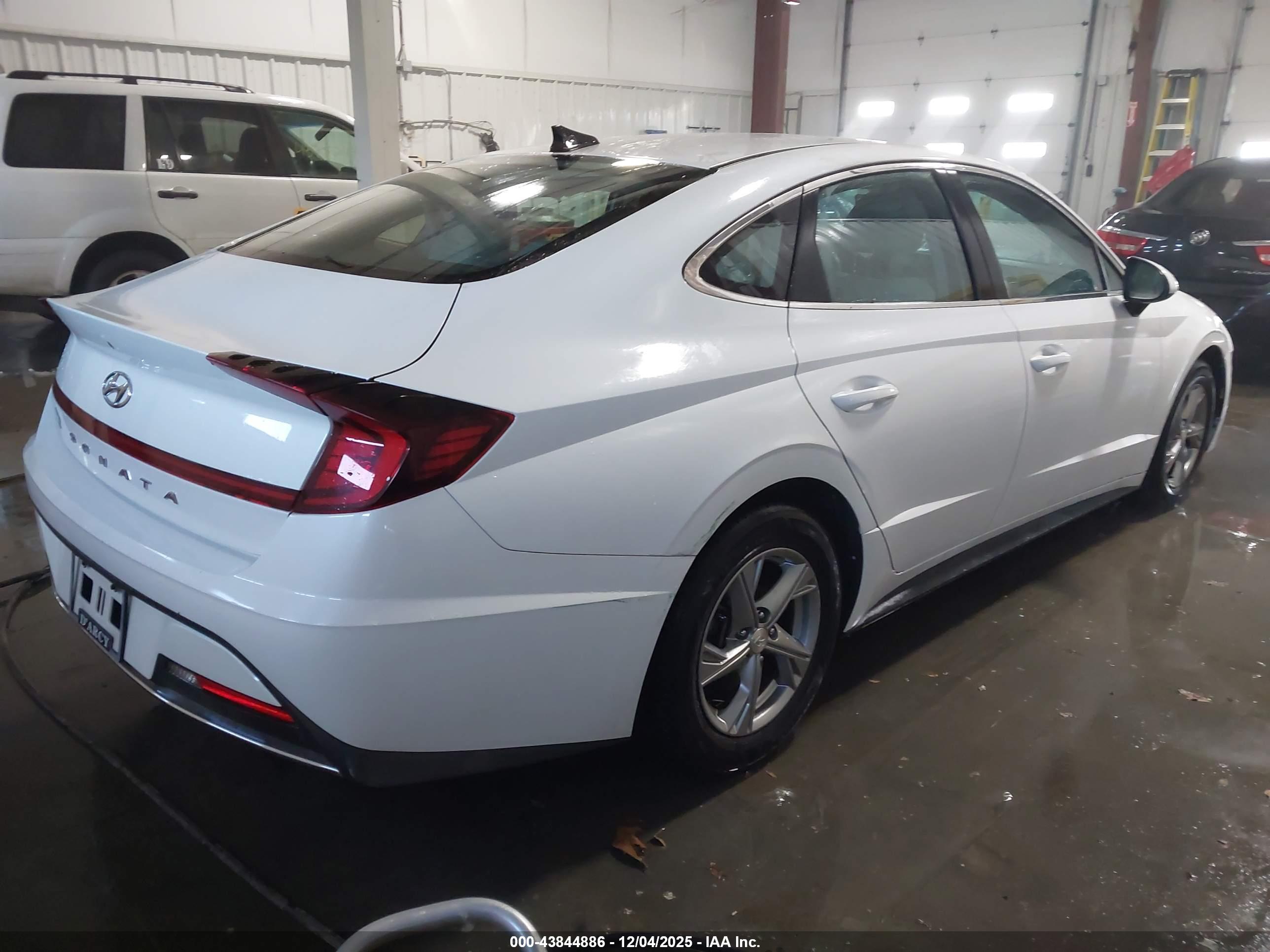 HYUNDAI SONATA image 4