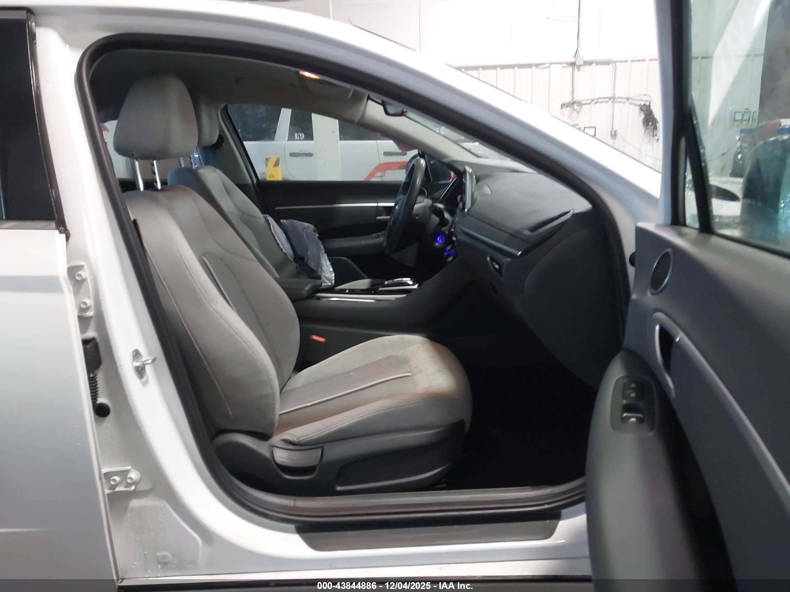HYUNDAI SONATA image 5