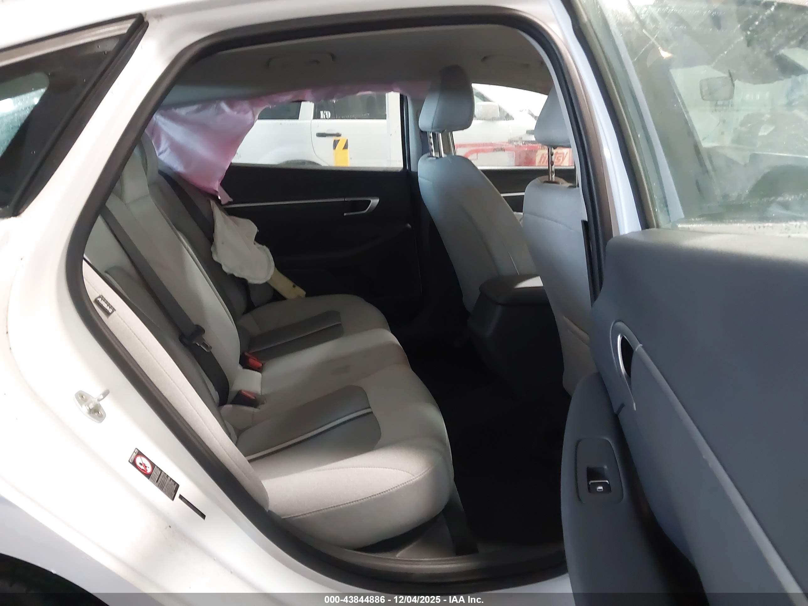 HYUNDAI SONATA image 8