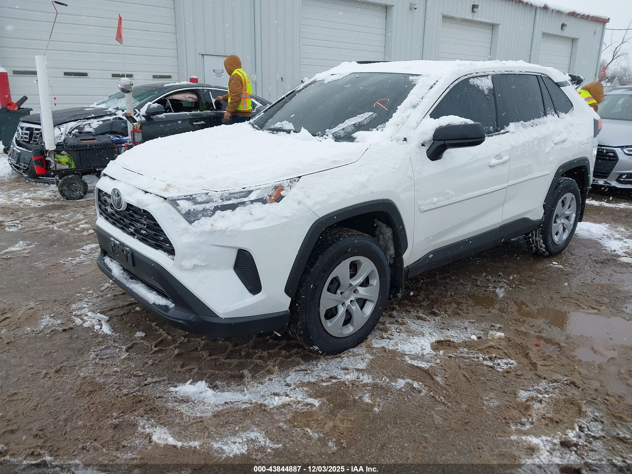 TOYOTA RAV4 image 2