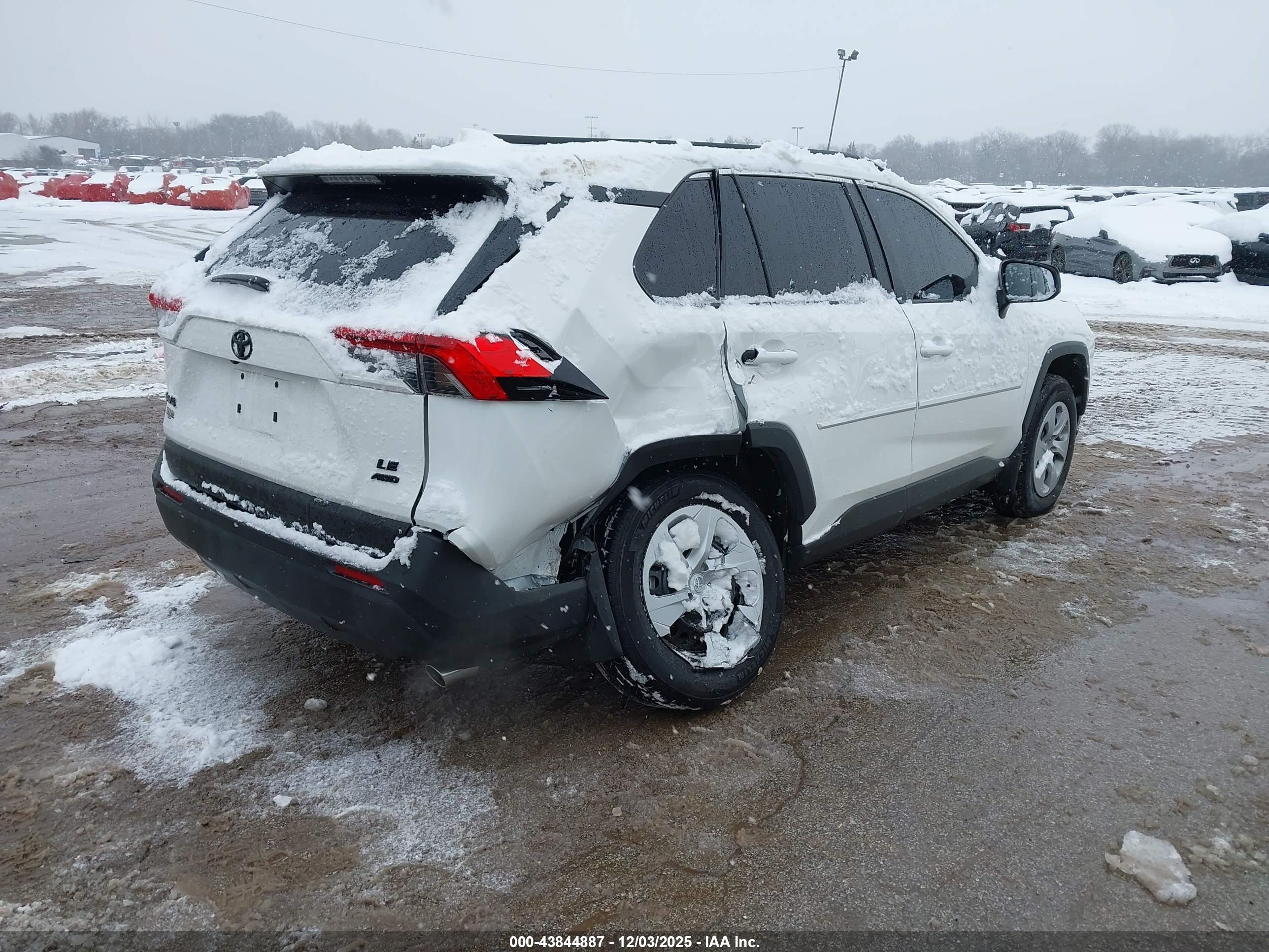 TOYOTA RAV4 image 4