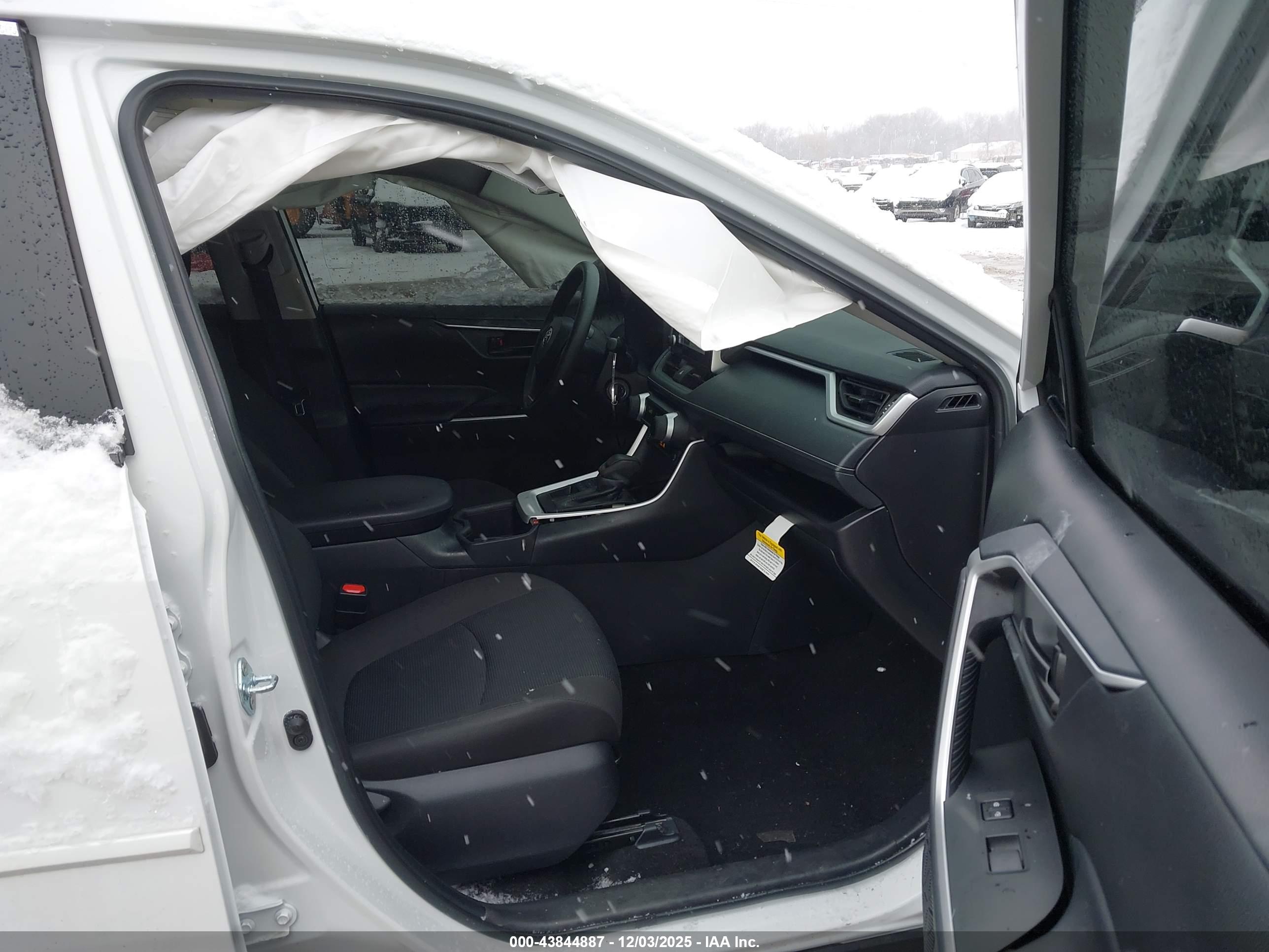 TOYOTA RAV4 image 5