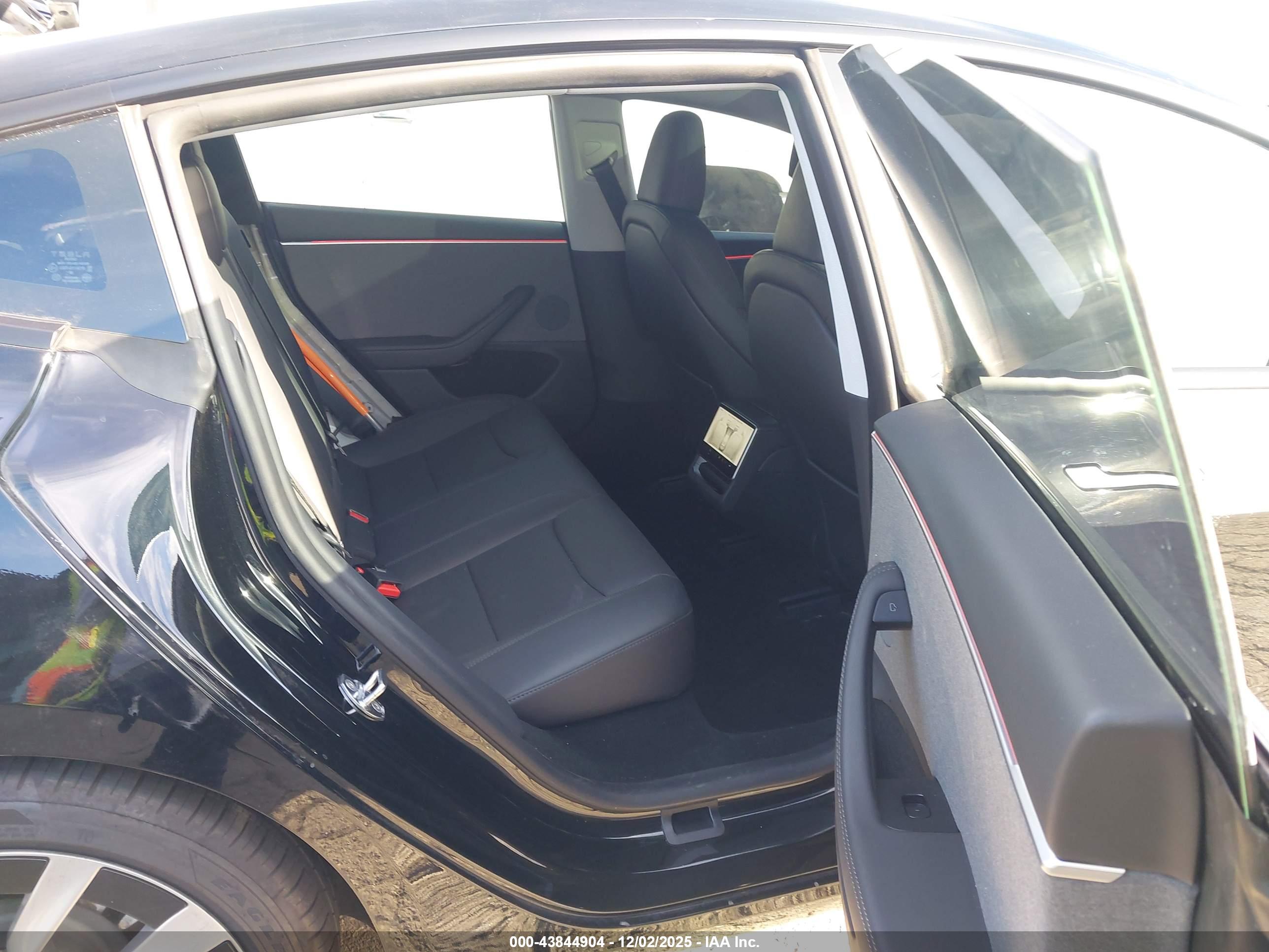 TESLA MODEL image 8