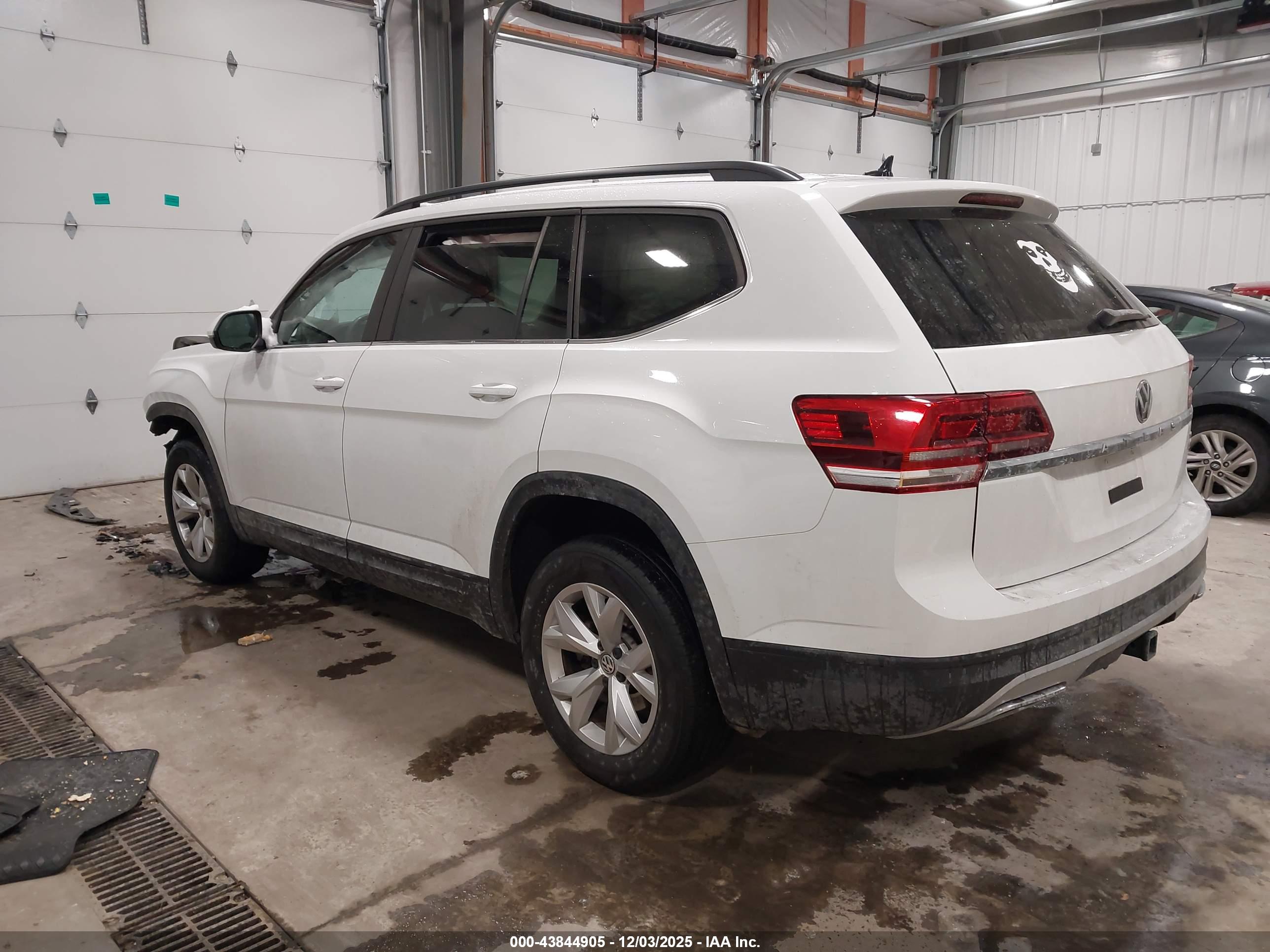 VOLKSWAGEN ATLAS image 3