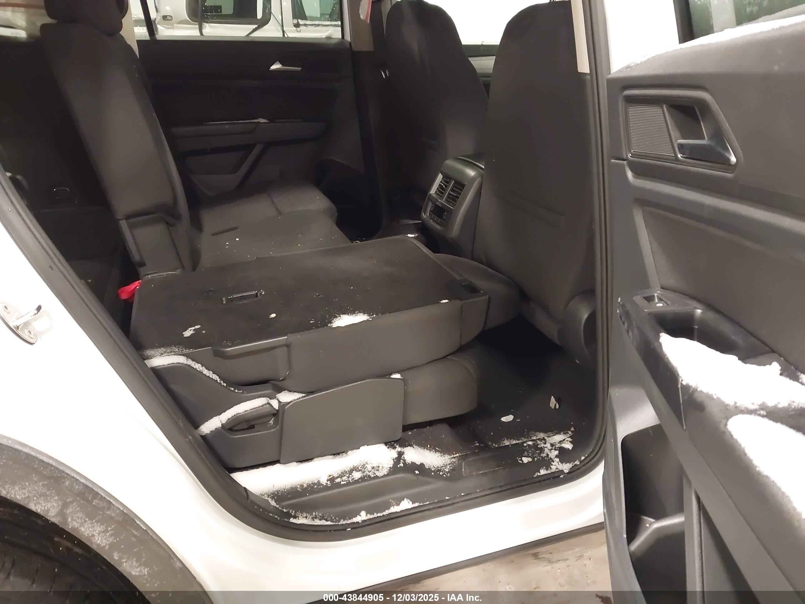 VOLKSWAGEN ATLAS image 8