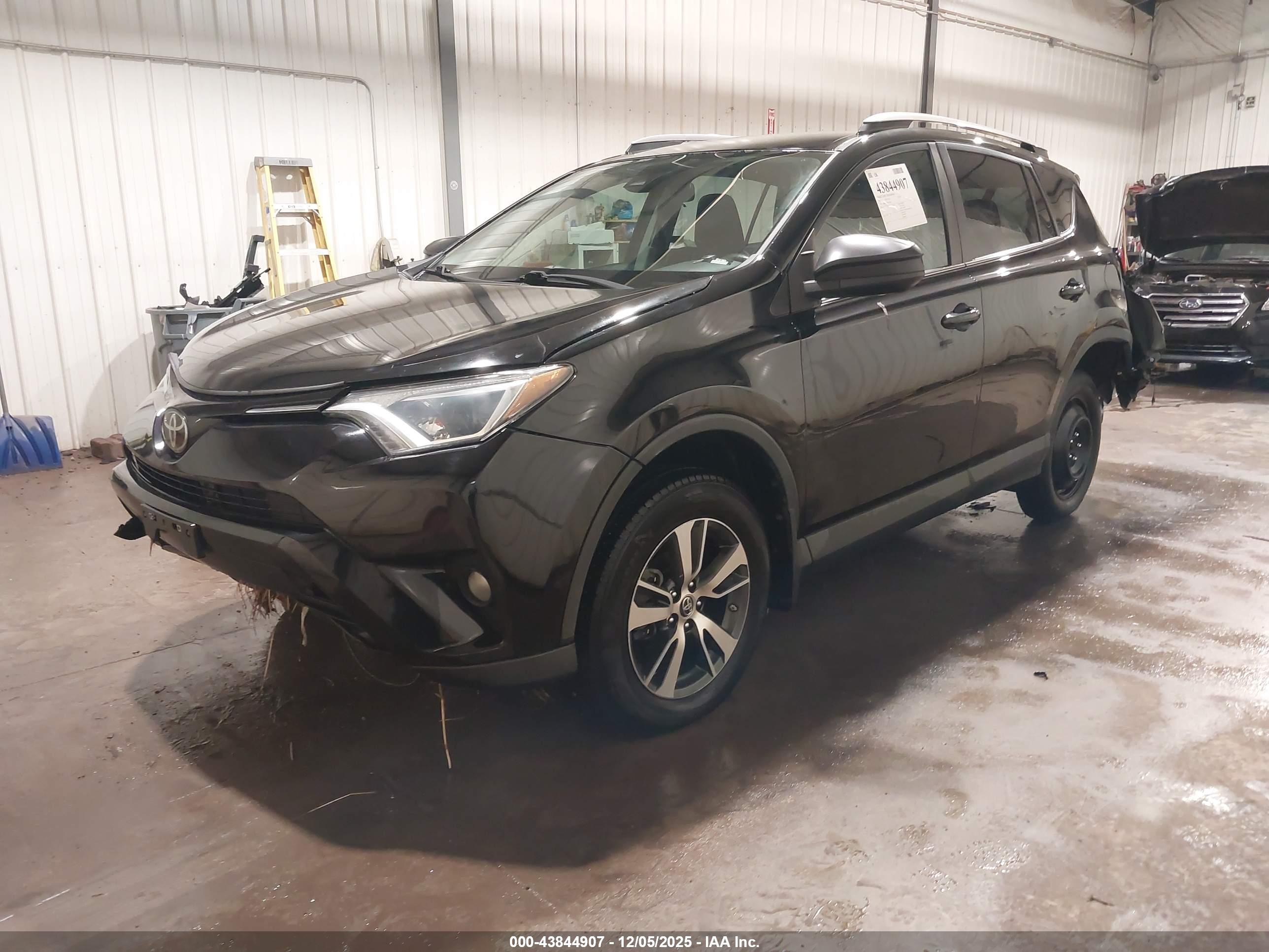 TOYOTA RAV4 image 2