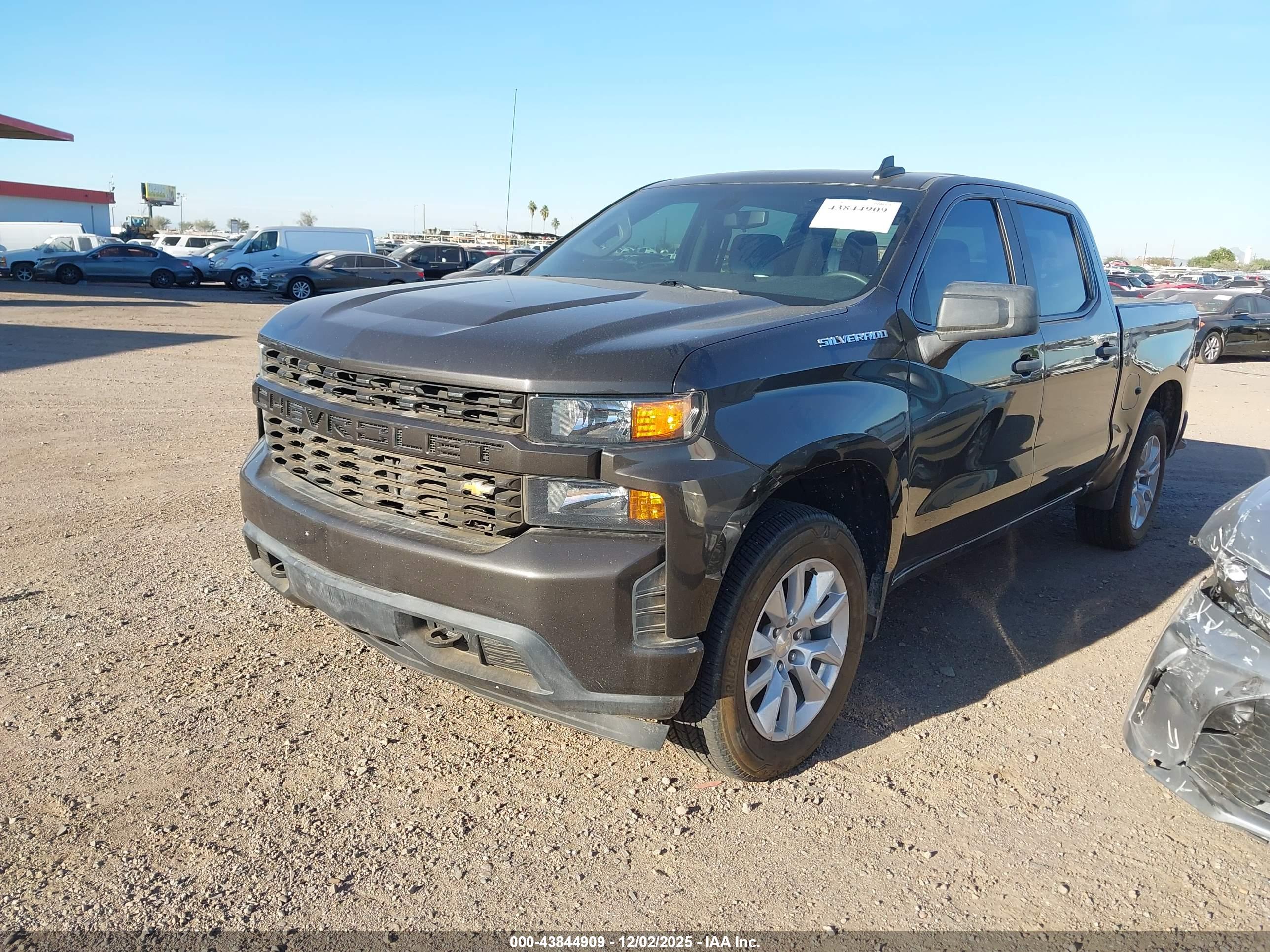 CHEVROLET SILVERADO image 2