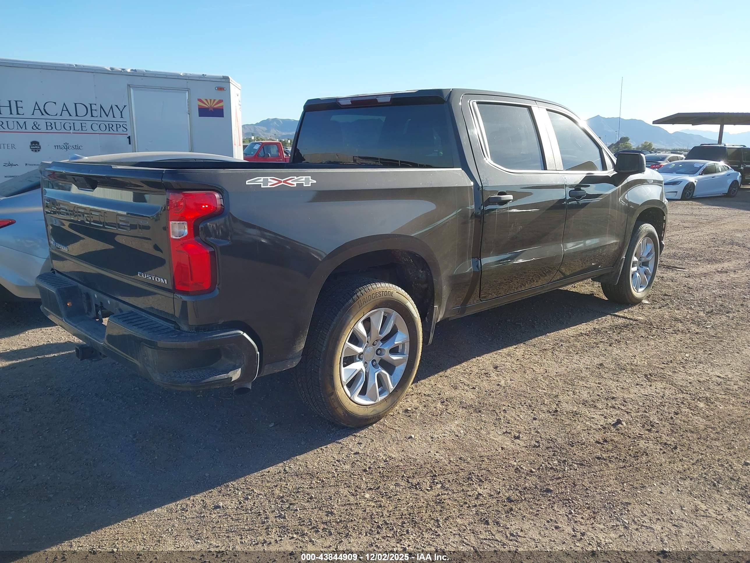 CHEVROLET SILVERADO image 4
