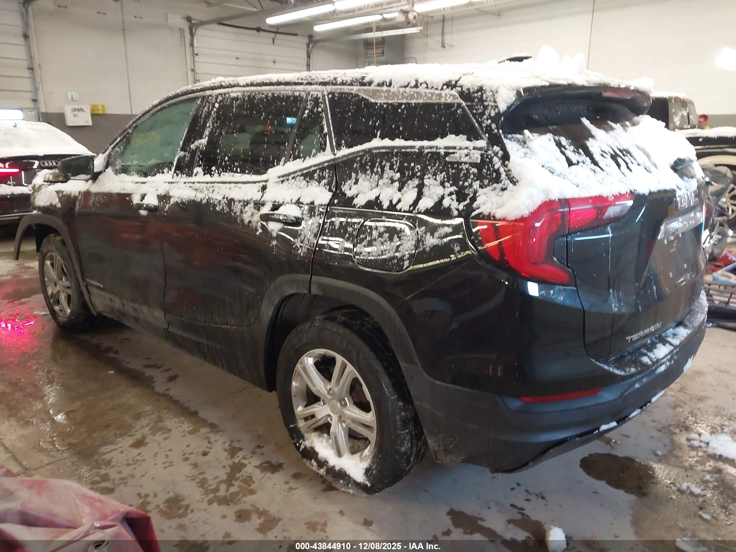 GMC TERRAIN image 3