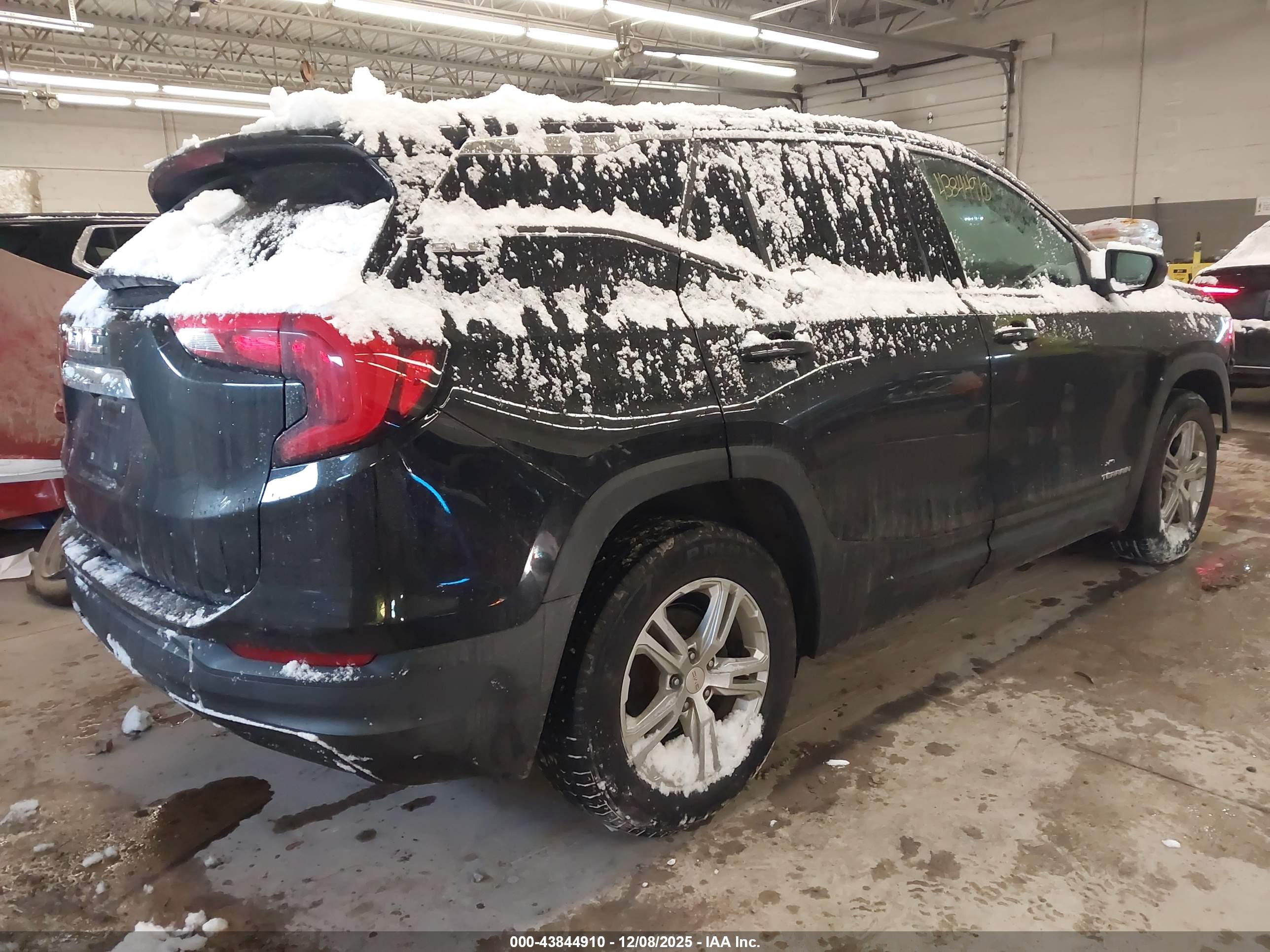 GMC TERRAIN image 4