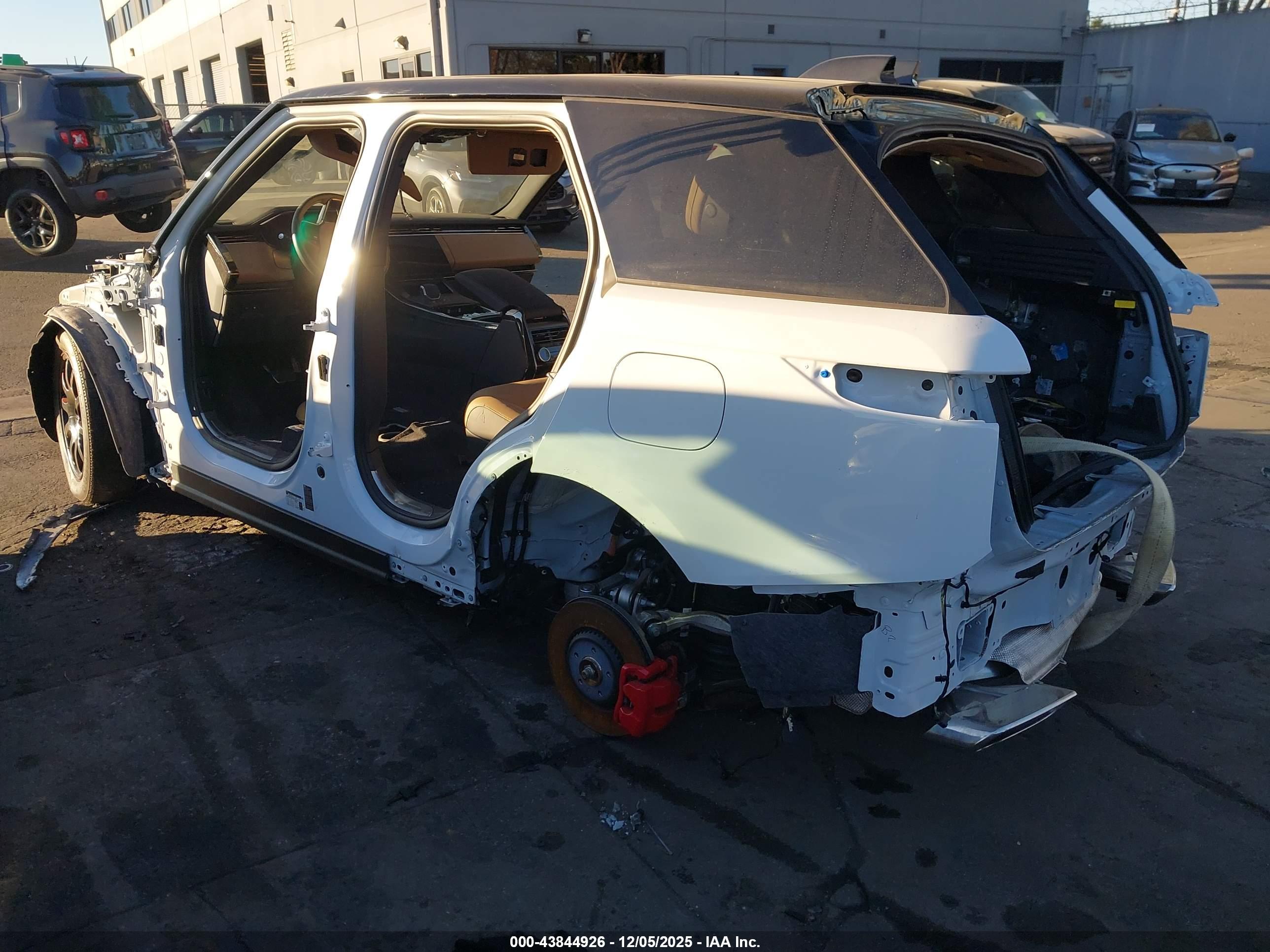 LAND ROVER image 3