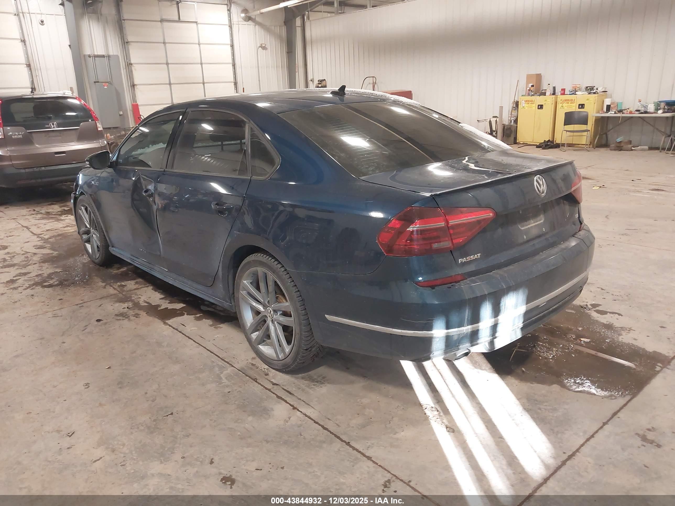 VOLKSWAGEN PASSAT image 3