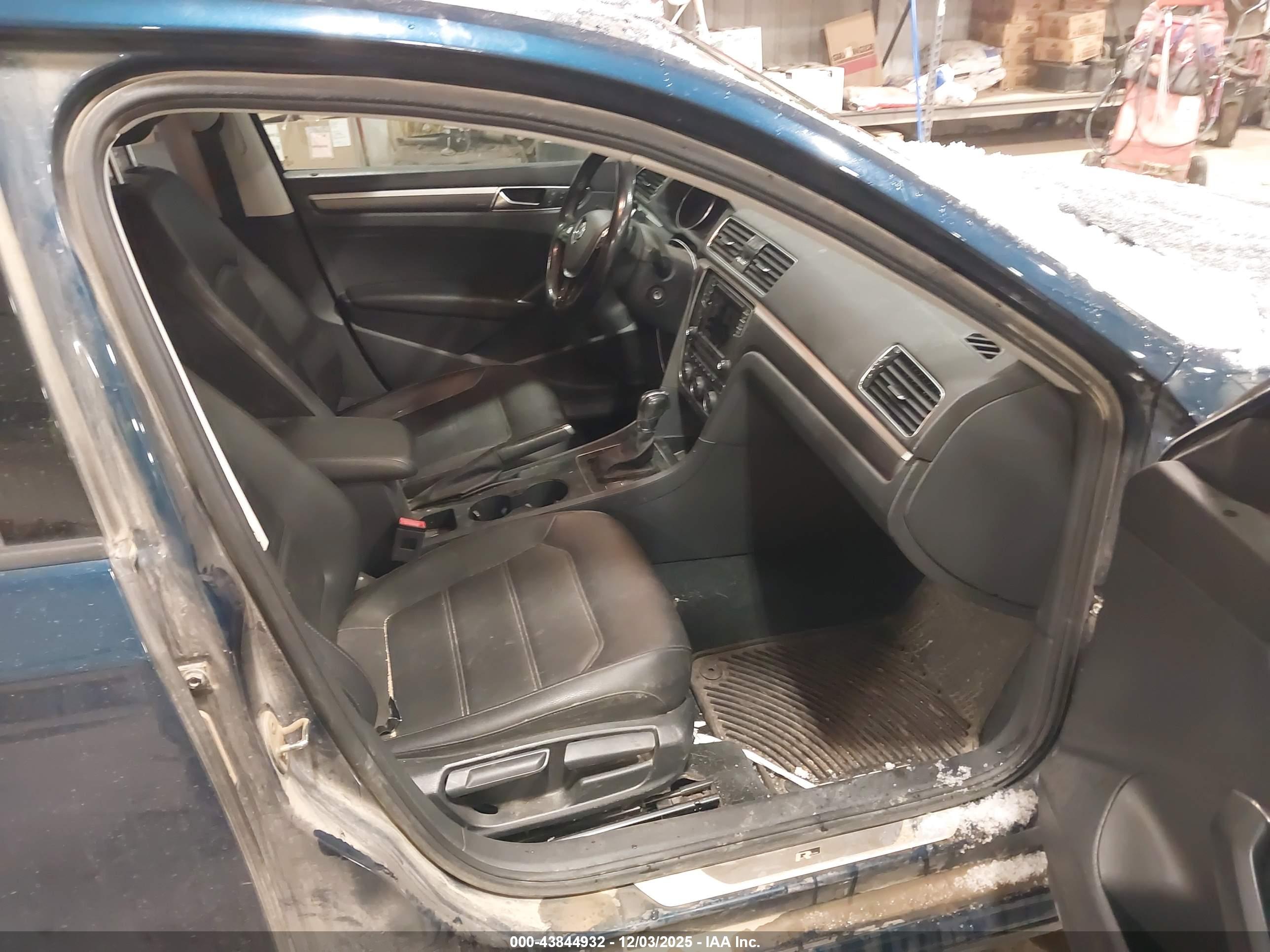 VOLKSWAGEN PASSAT image 5