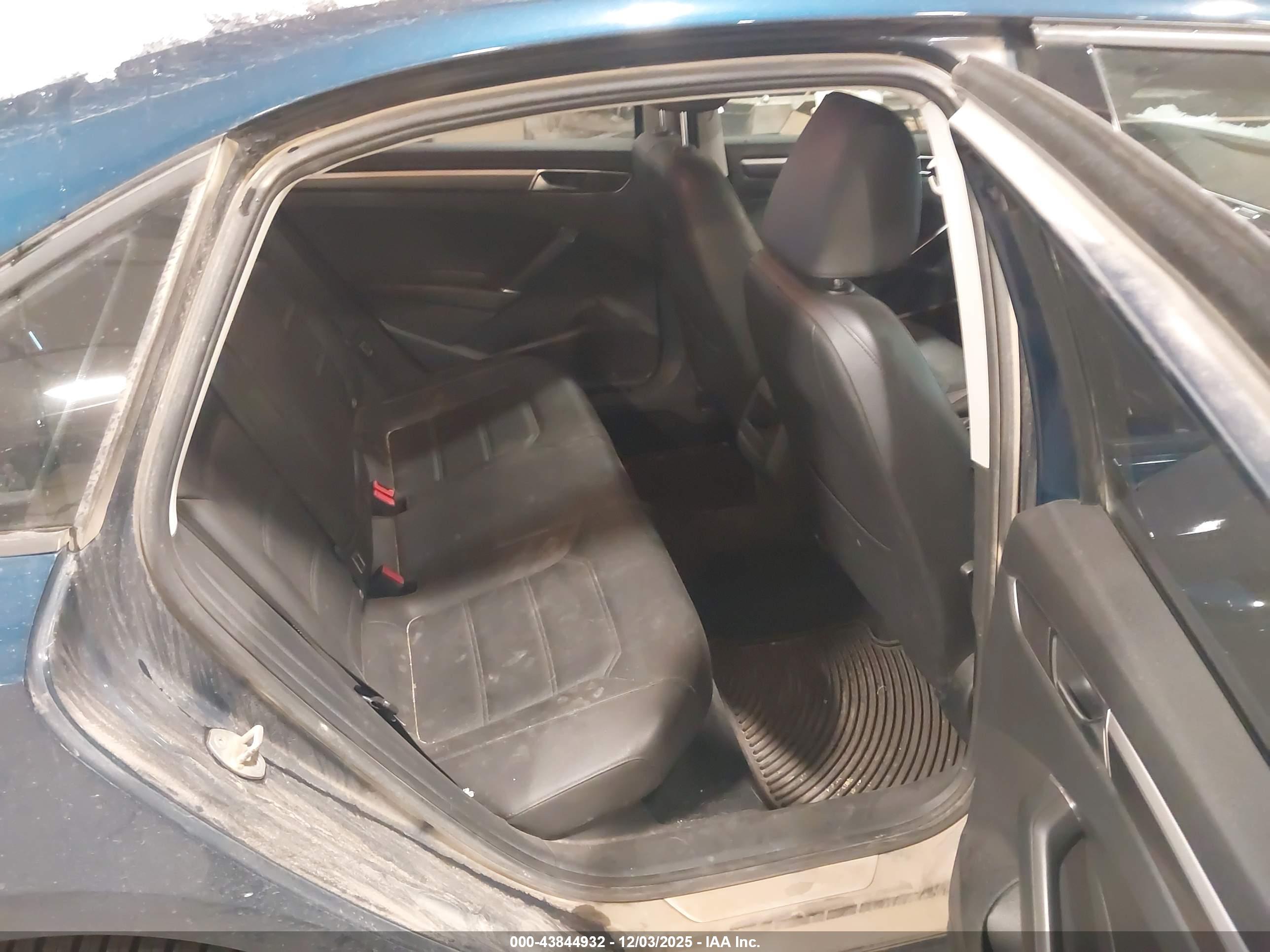 VOLKSWAGEN PASSAT image 8